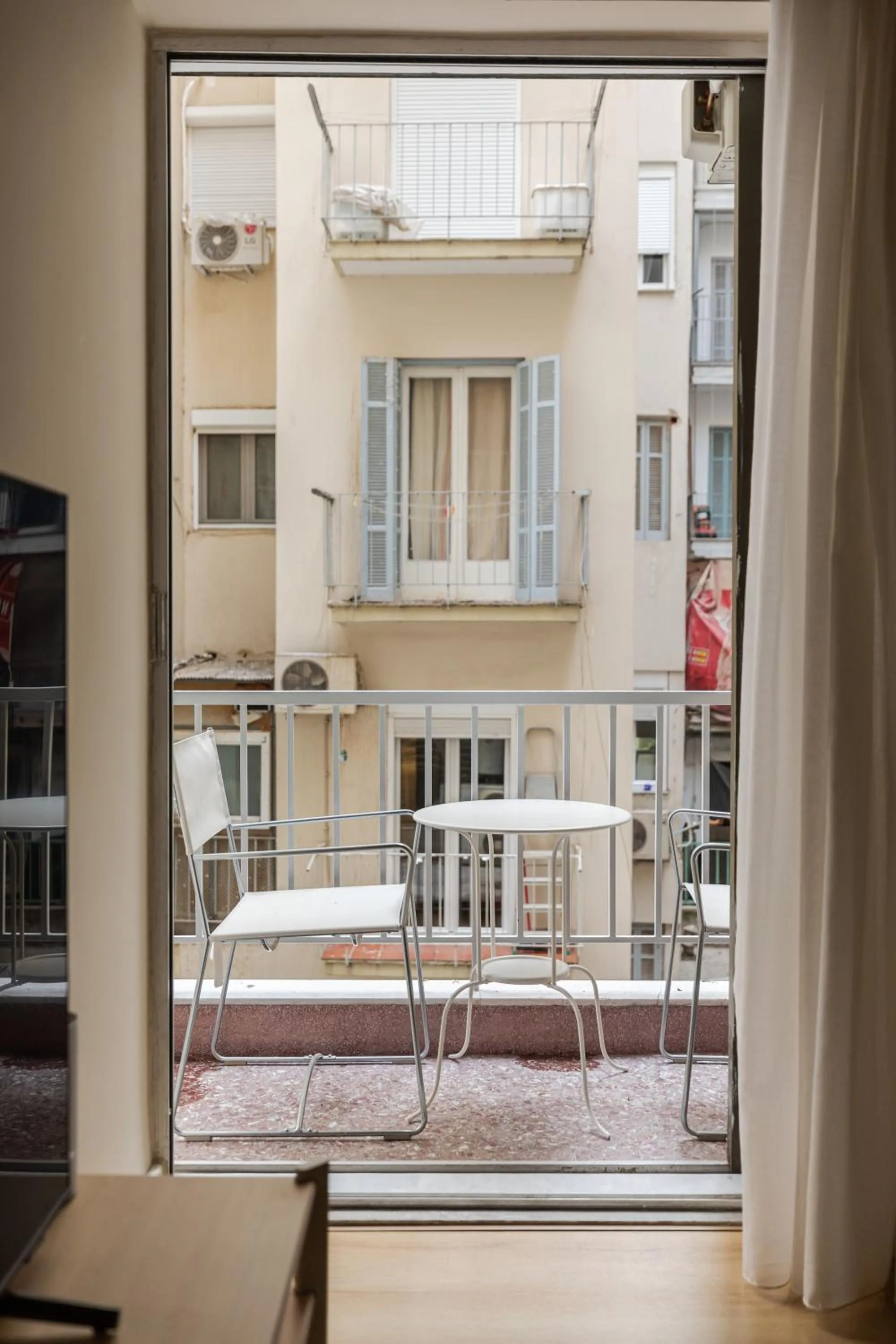 Balcony/Terrace in Mandarin apartments by halu!