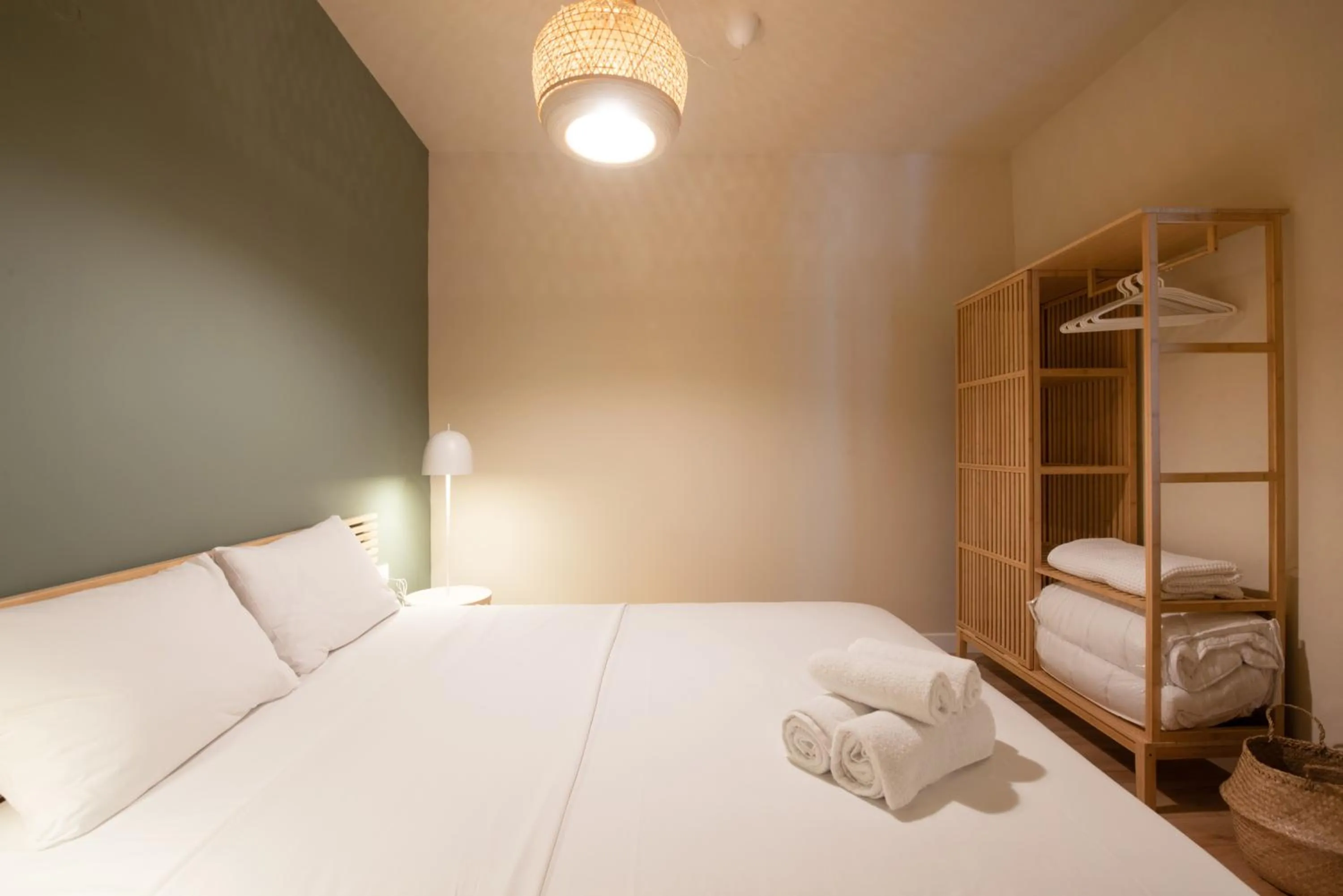 Bed in Mandarin apartments by halu!