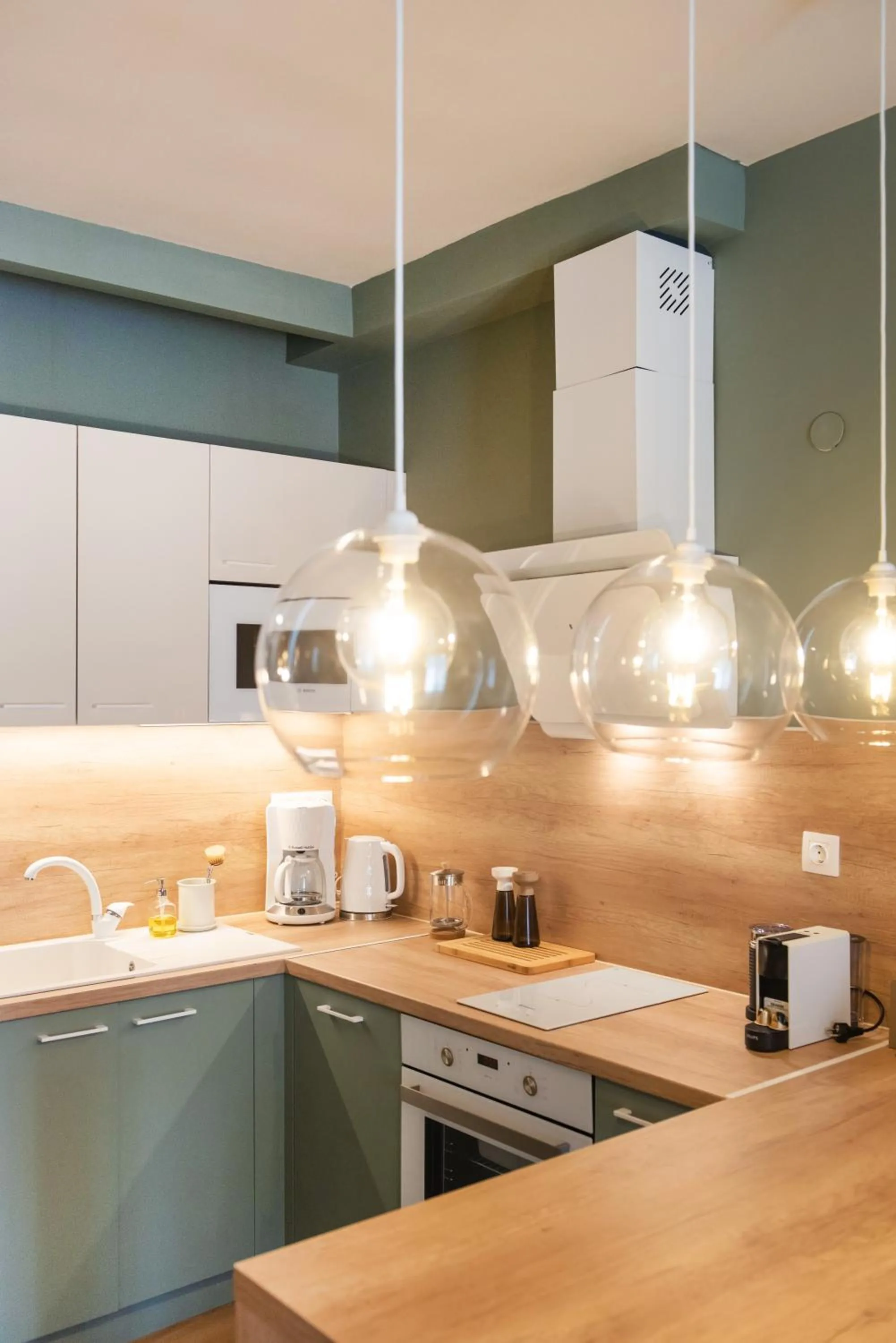 Coffee/tea facilities in Mandarin apartments by halu!