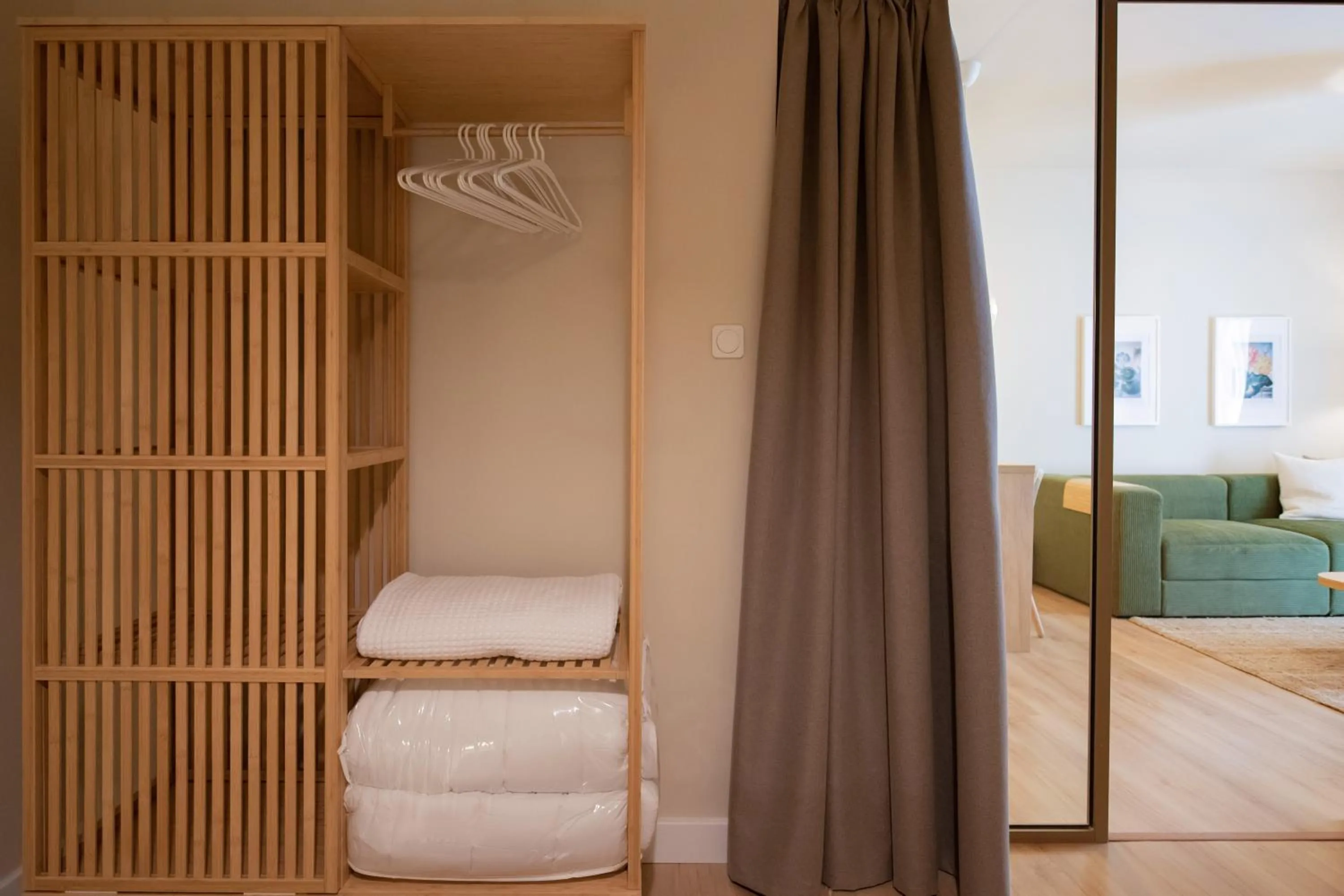 Bed in Mandarin apartments by halu!