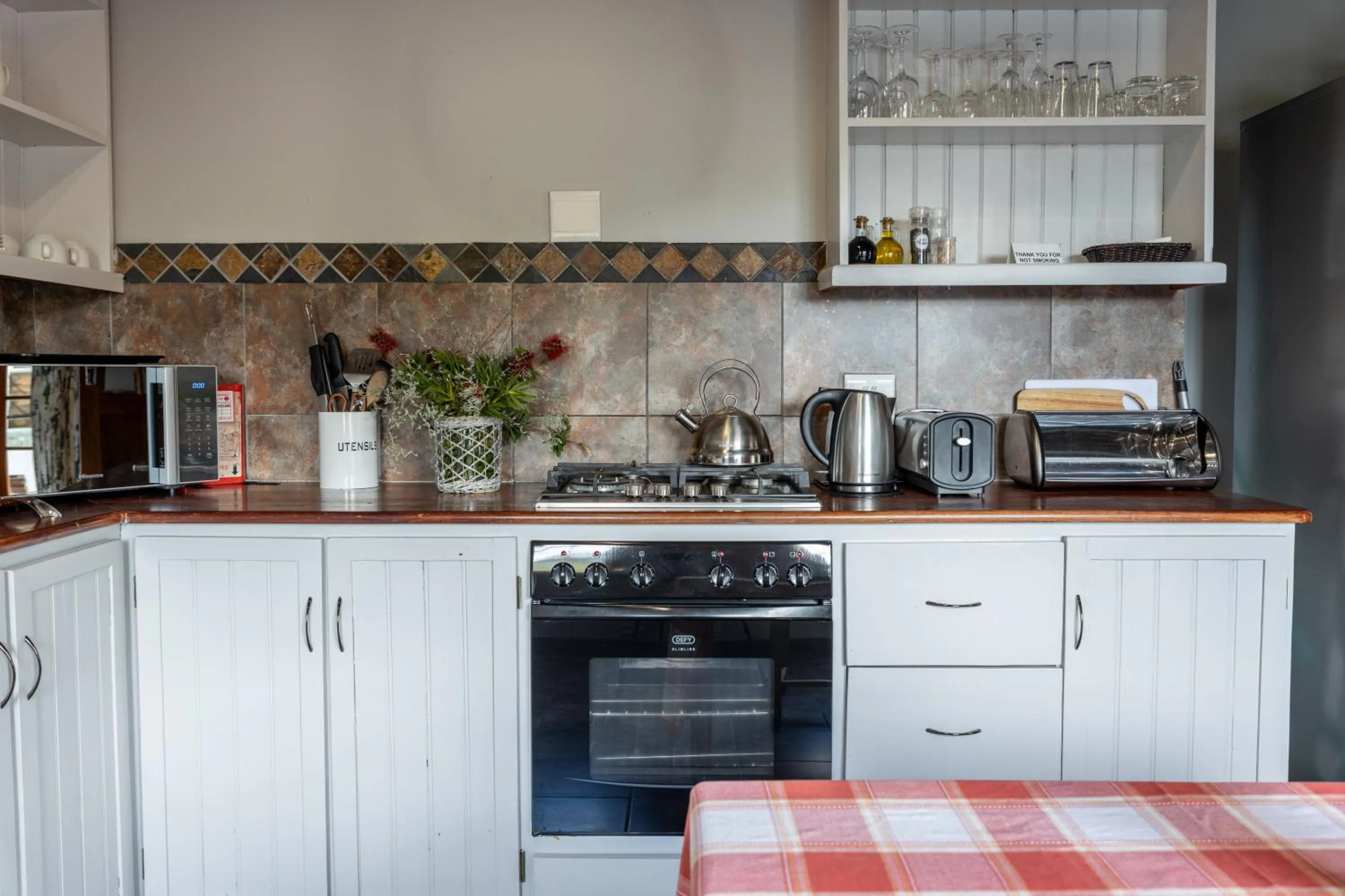 Kitchen or kitchenette in Orange Grove