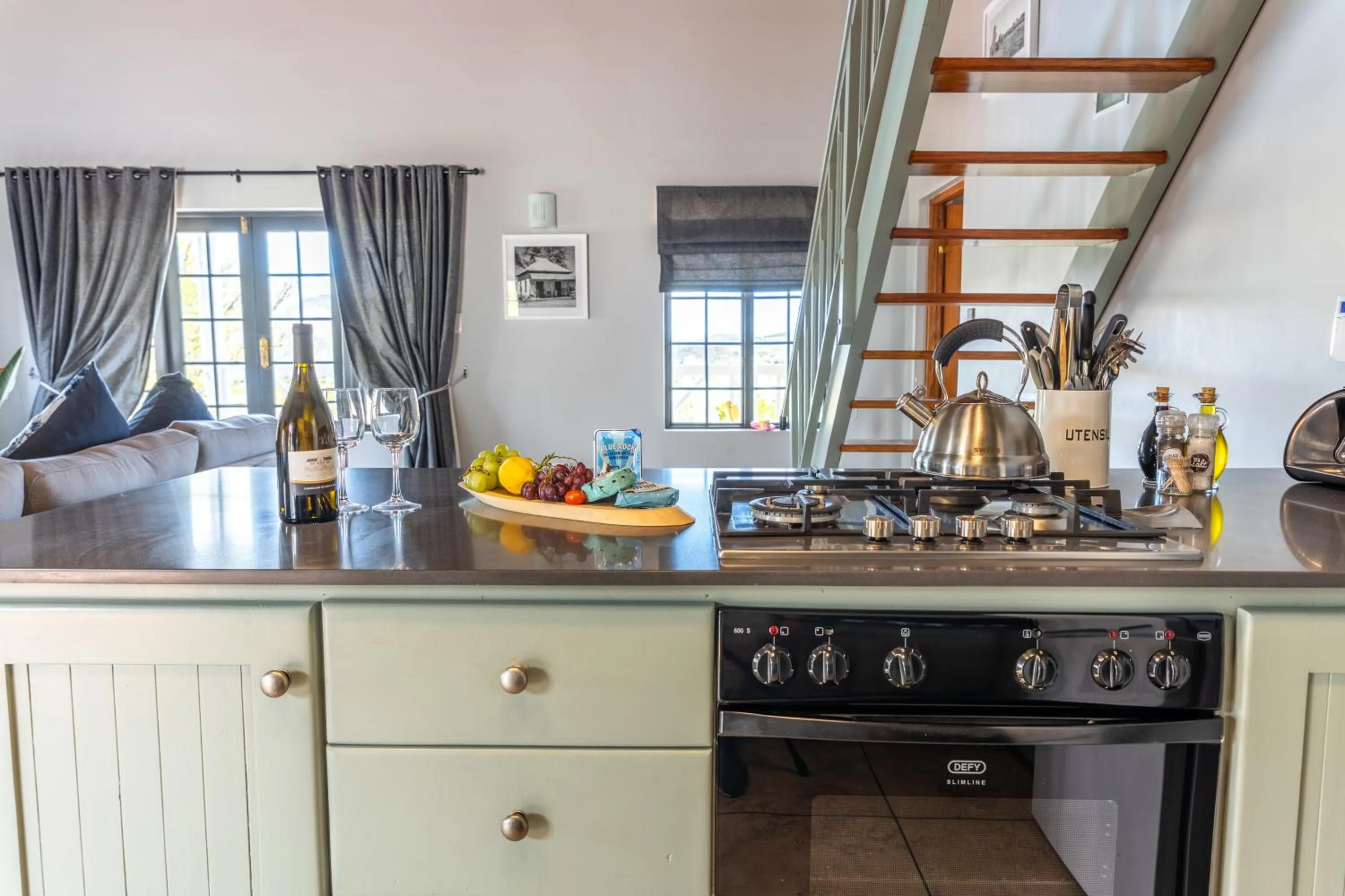 Kitchen or kitchenette in Orange Grove