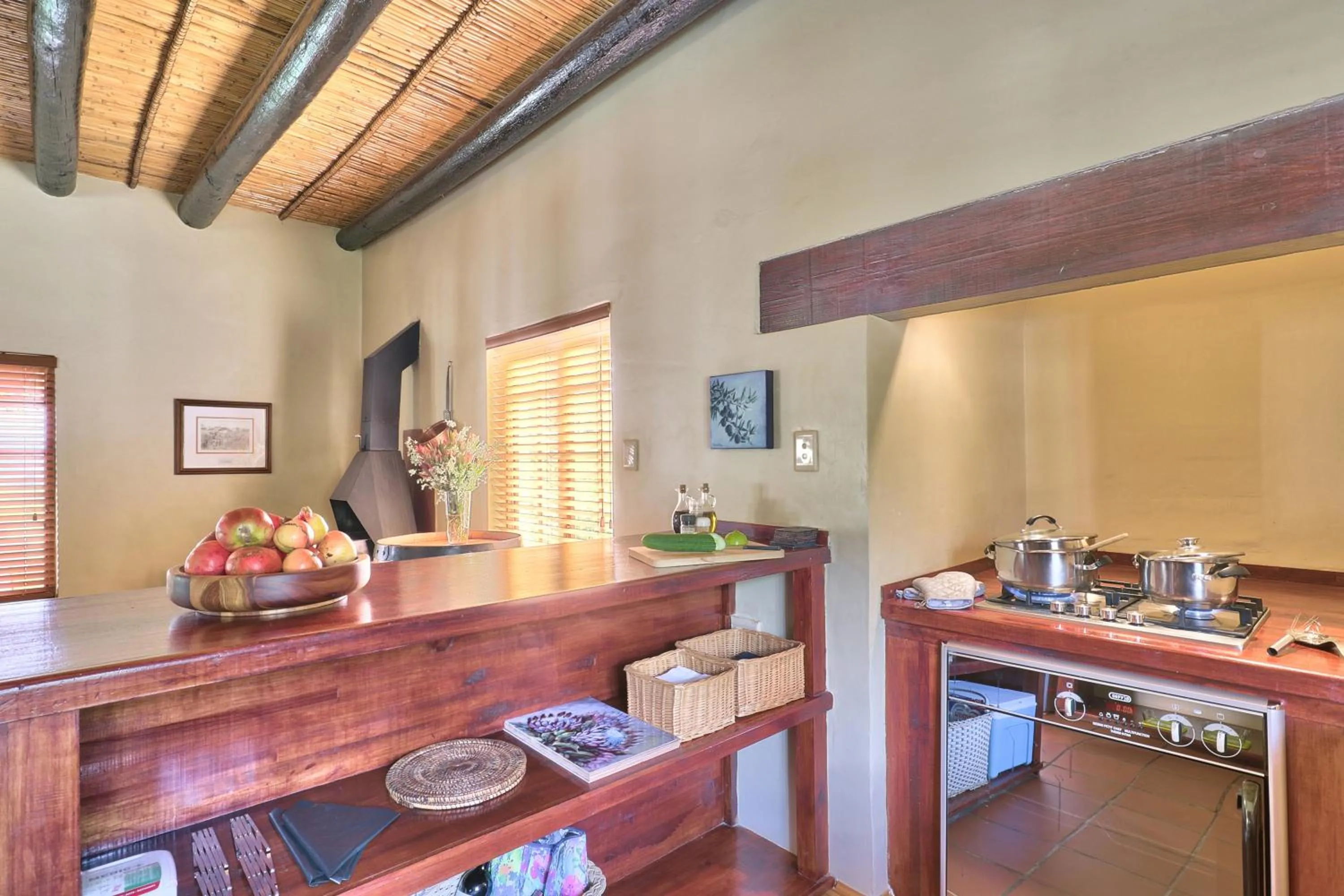 Kitchen or kitchenette in Orange Grove