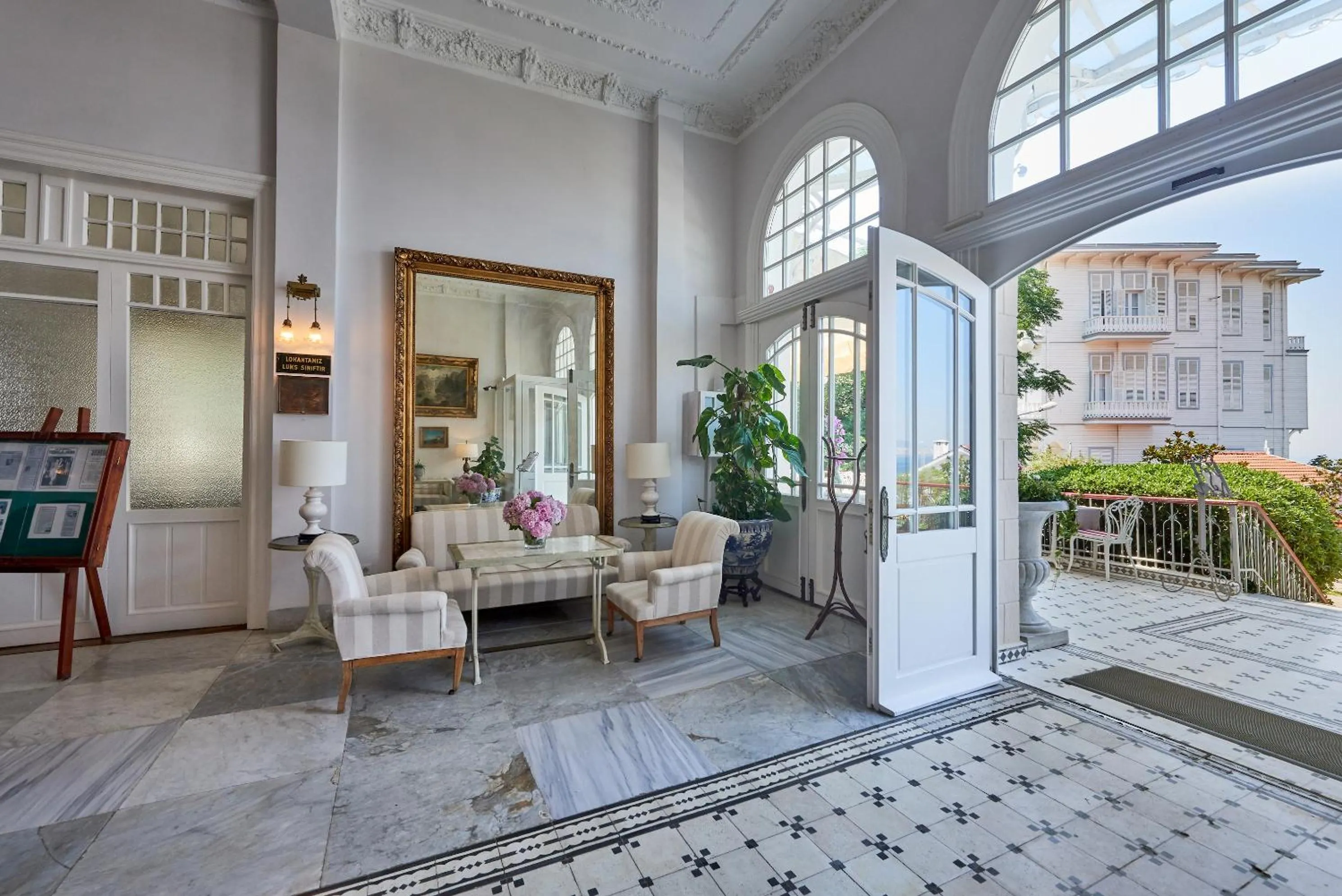 Facade/entrance in Büyükada Splendid Palace Hotel