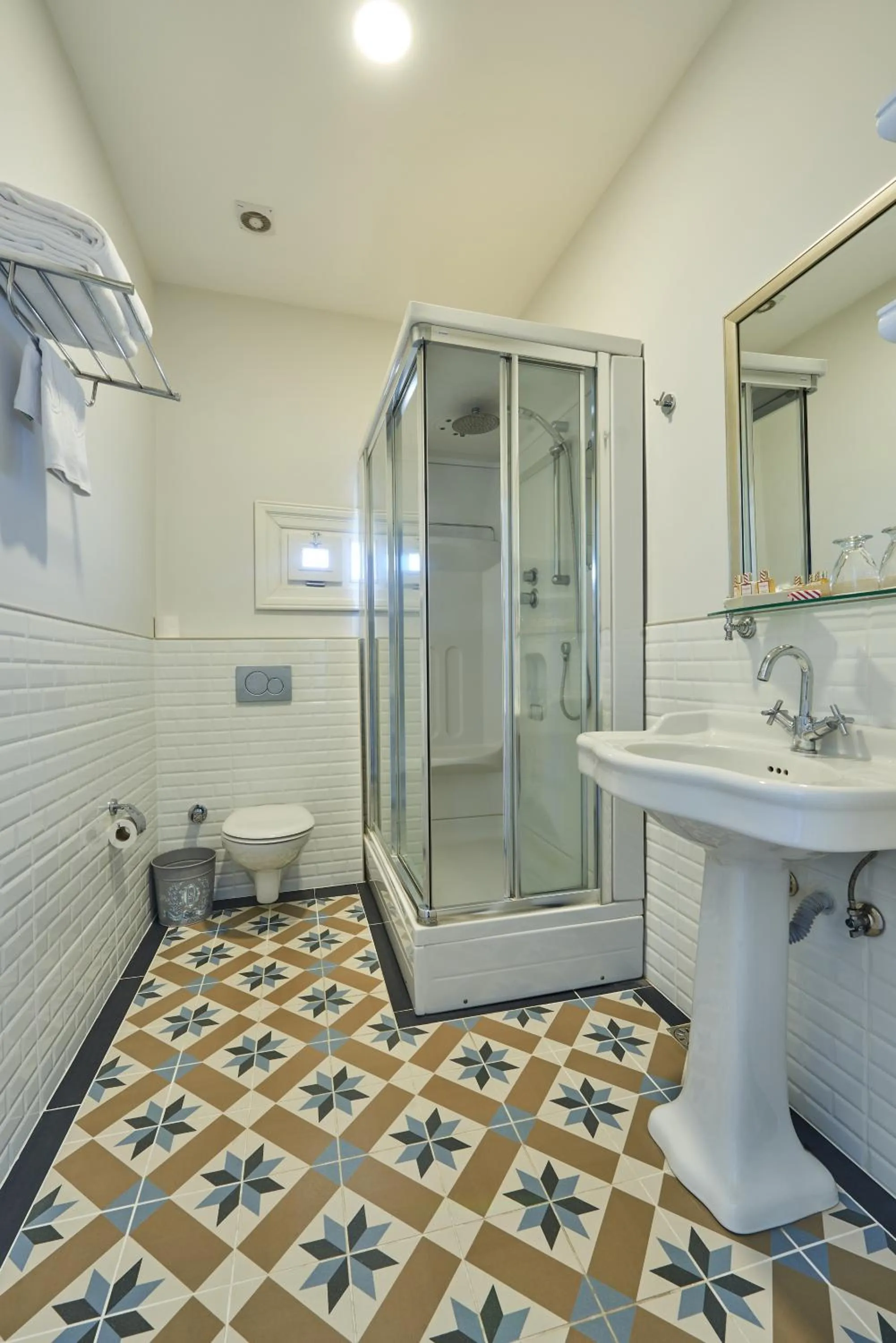 Shower in Büyükada Splendid Palace Hotel