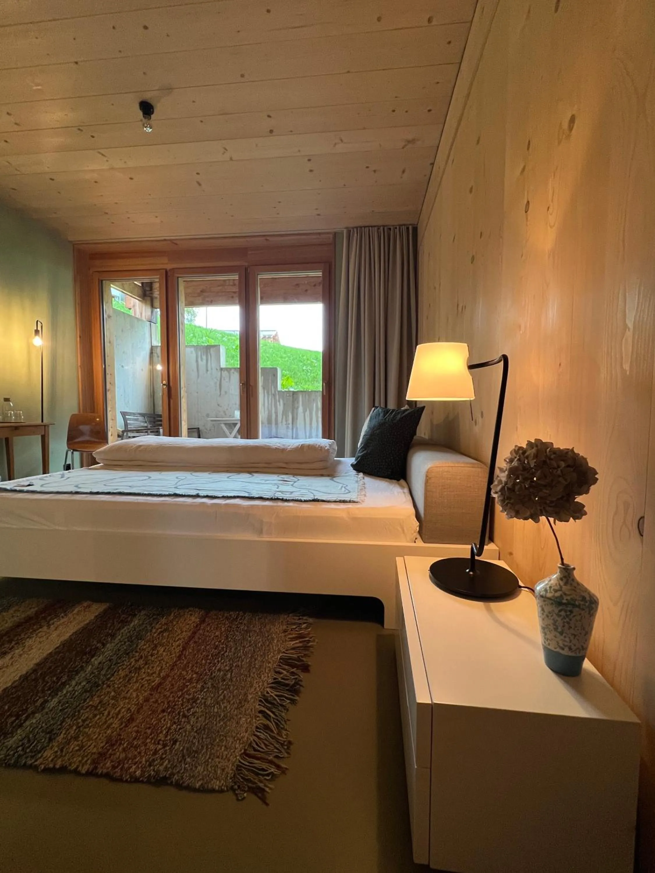 Inner courtyard view, Bed in Berglodge Goms (Hotel)