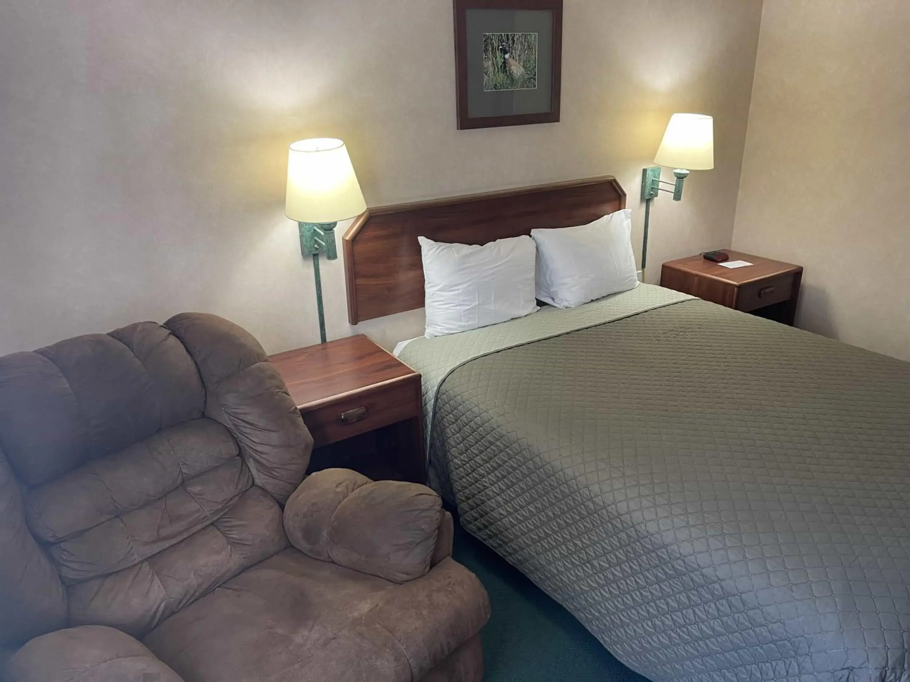 Standard Queen Room in Hotel Yuma Standard Queen Room in Hotel Yuma