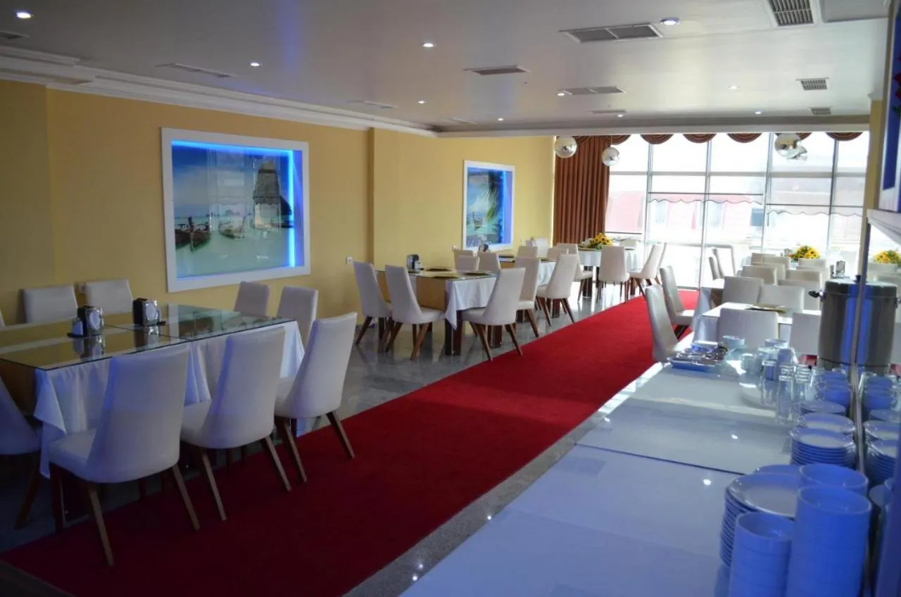 Restaurant/Places to Eat in Argo Hotel