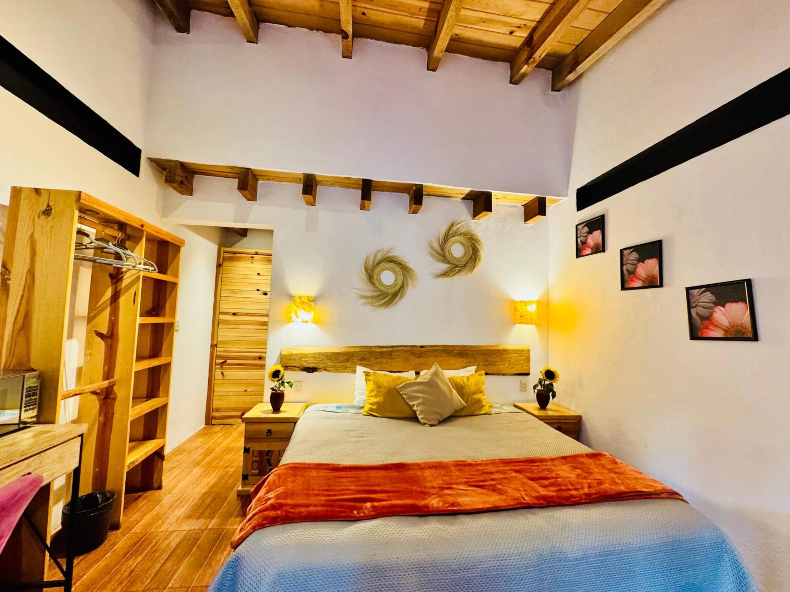 Bed in Encino House Hotel Boutique