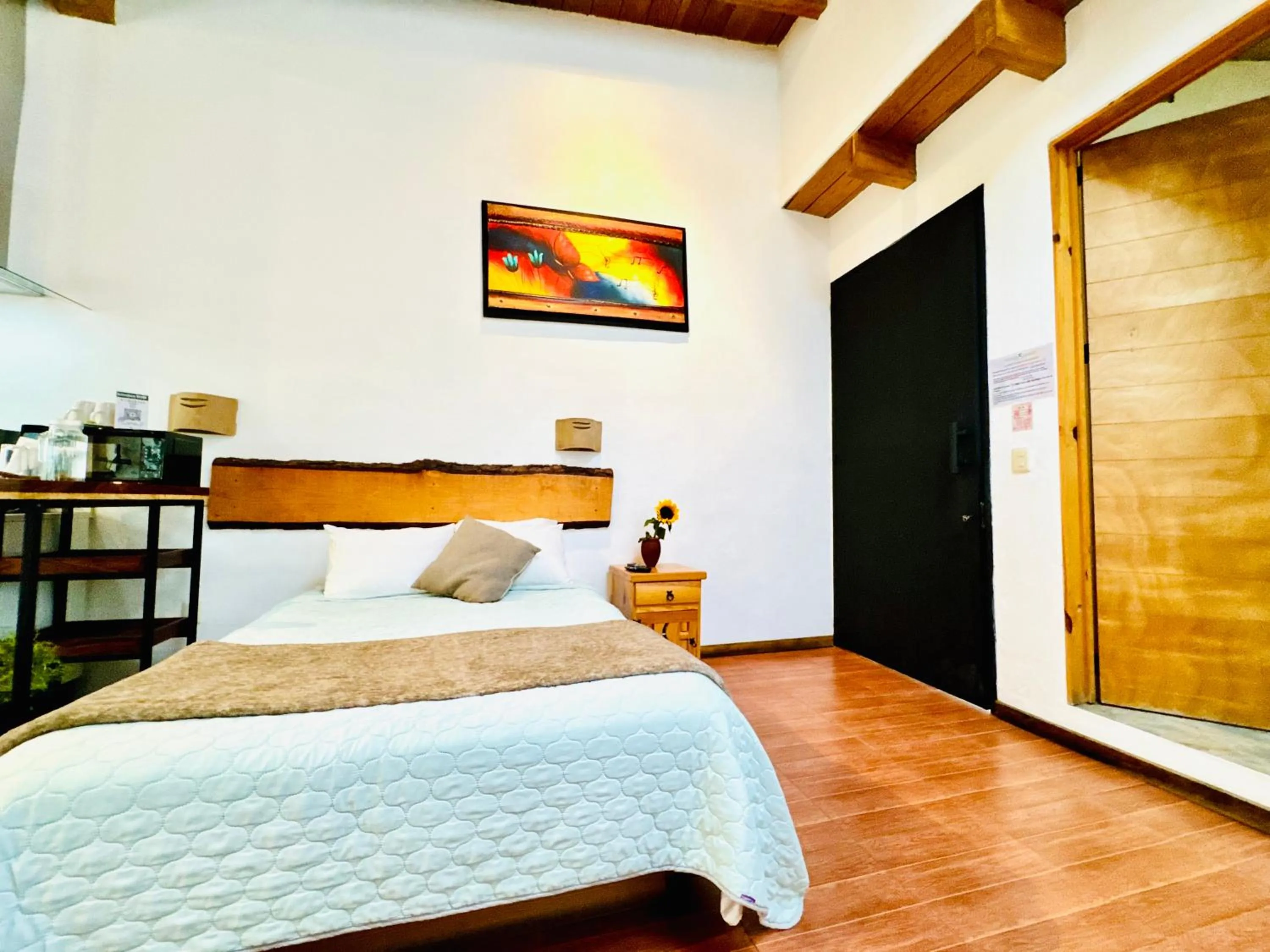 Bed in Encino House Hotel Boutique