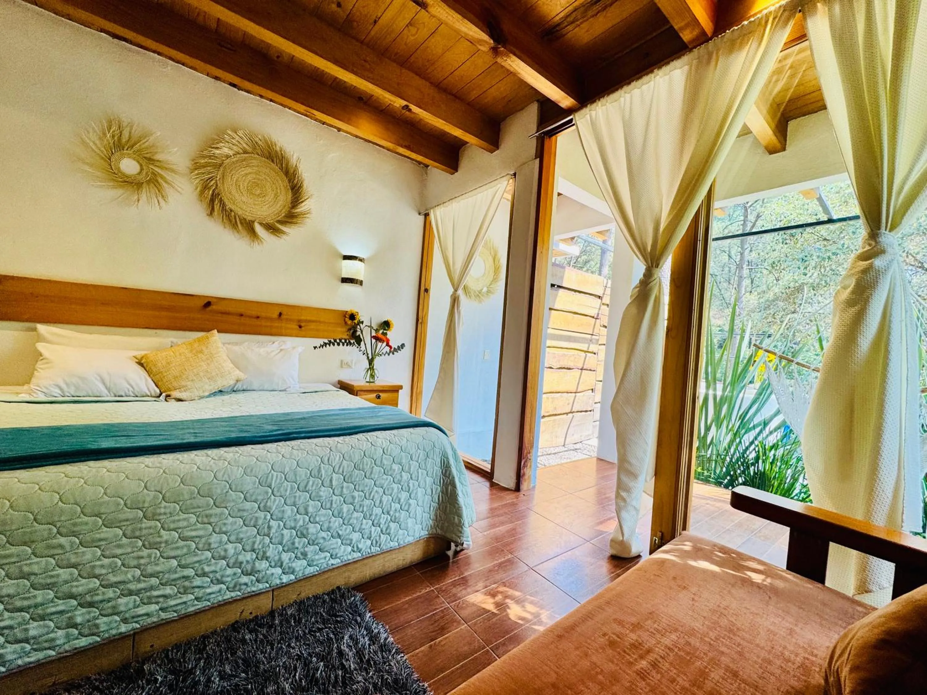 Bed in Encino House Hotel Boutique