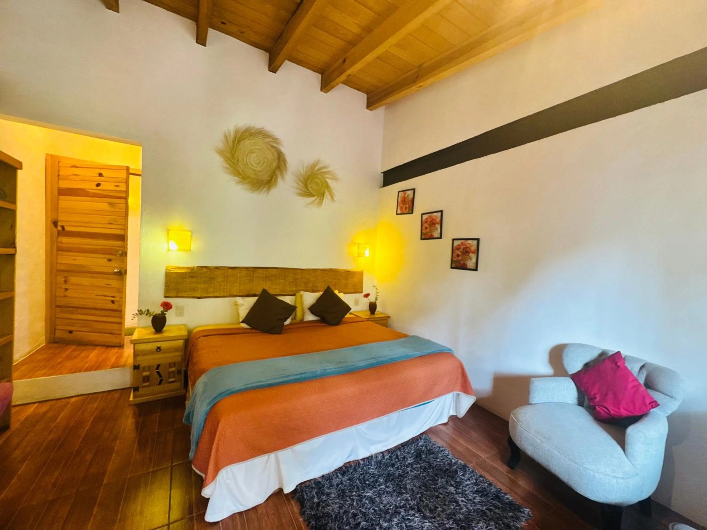 Bed in Encino House Hotel Boutique