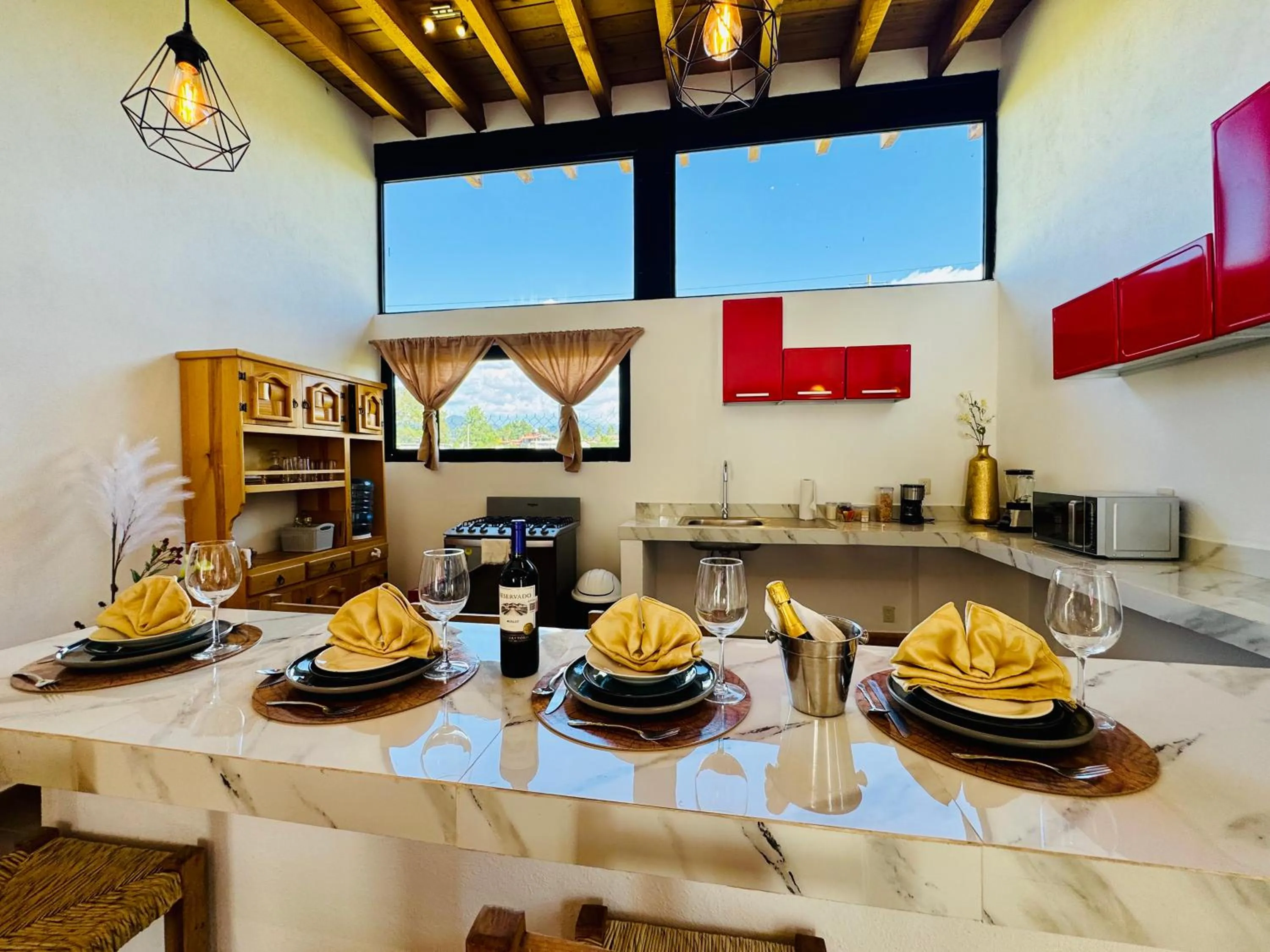 Kitchen or kitchenette in Encino House Hotel Boutique