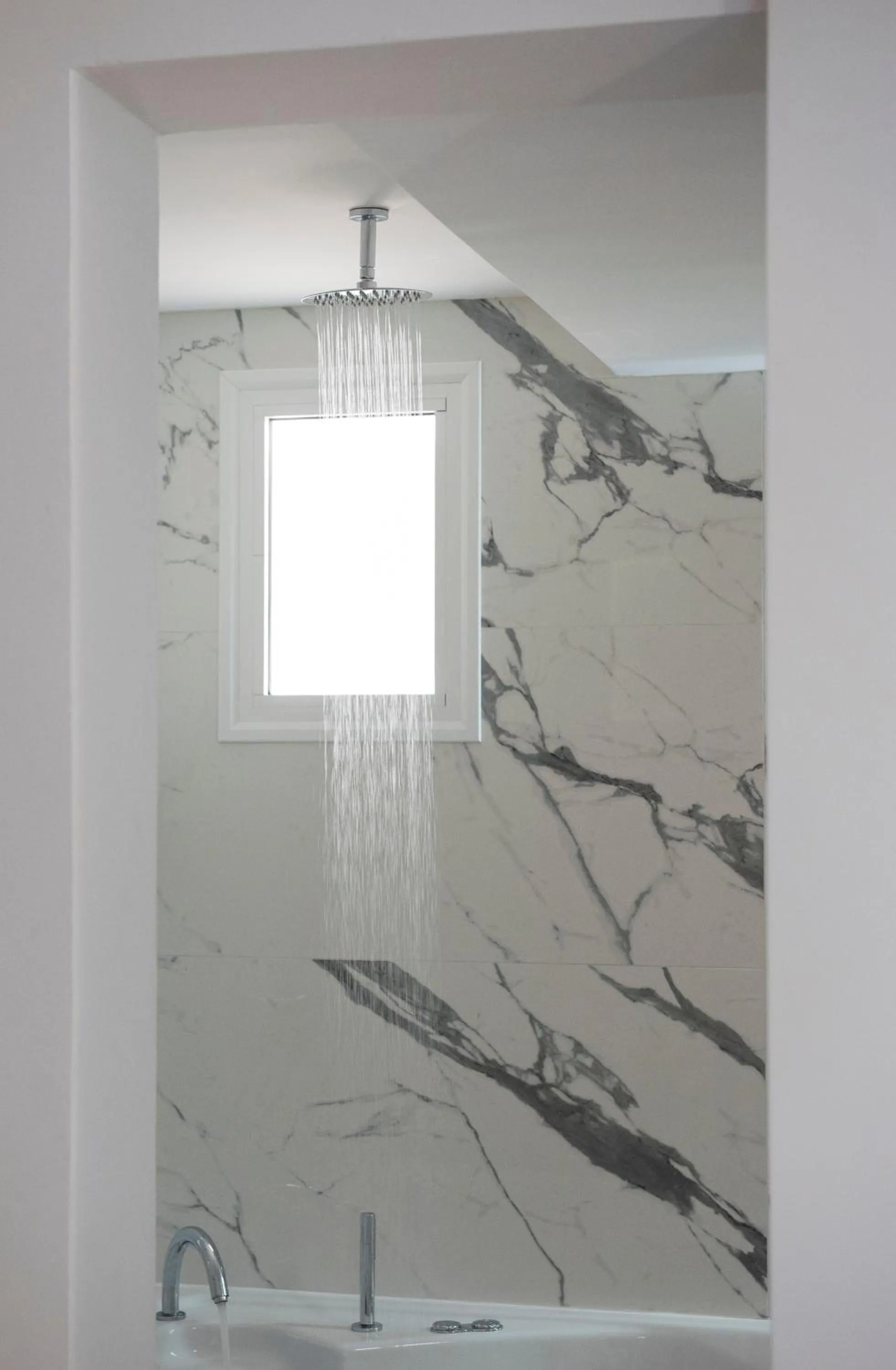 Shower in Jensen Luxury Suites