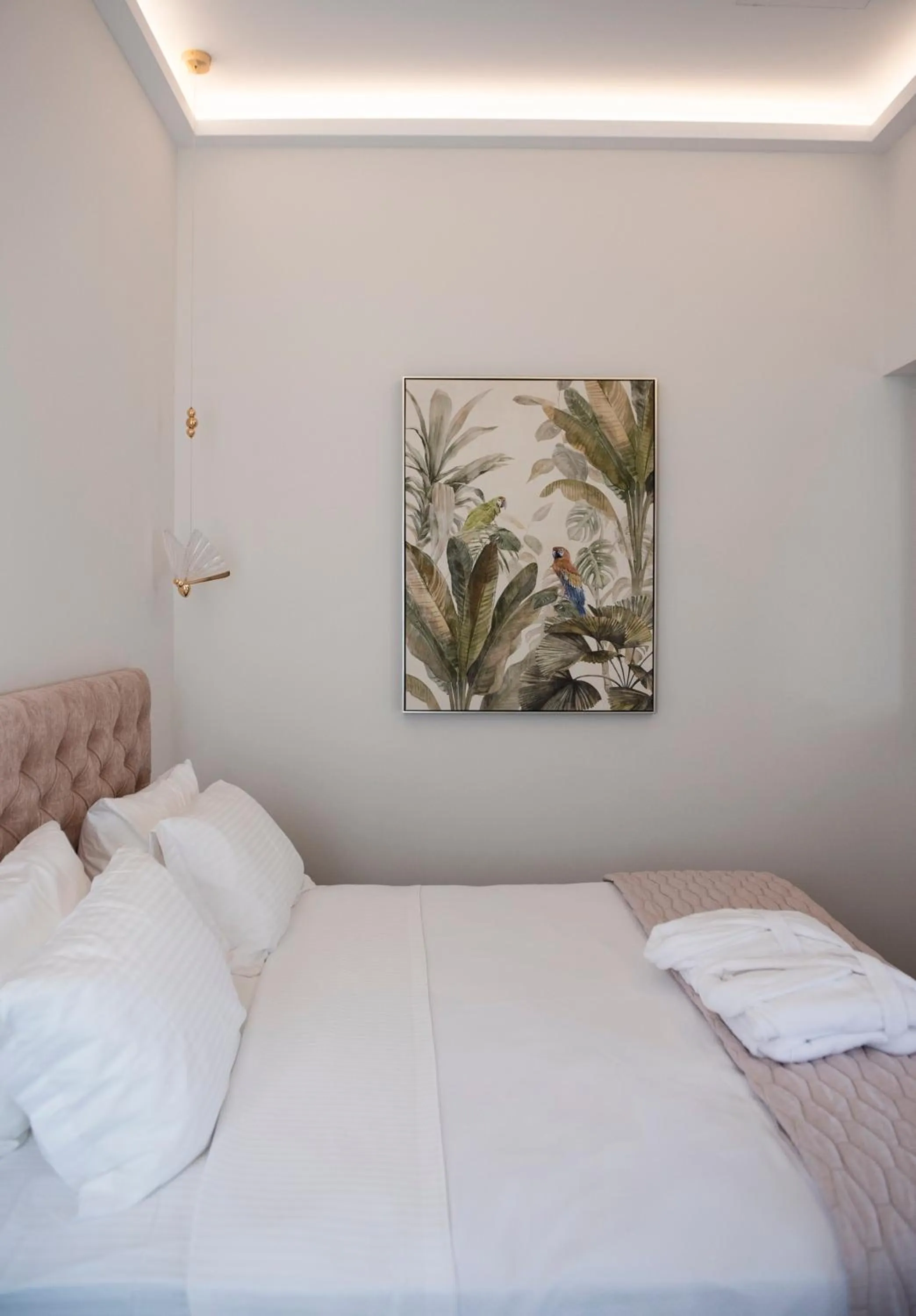 Bed in Jensen Luxury Suites