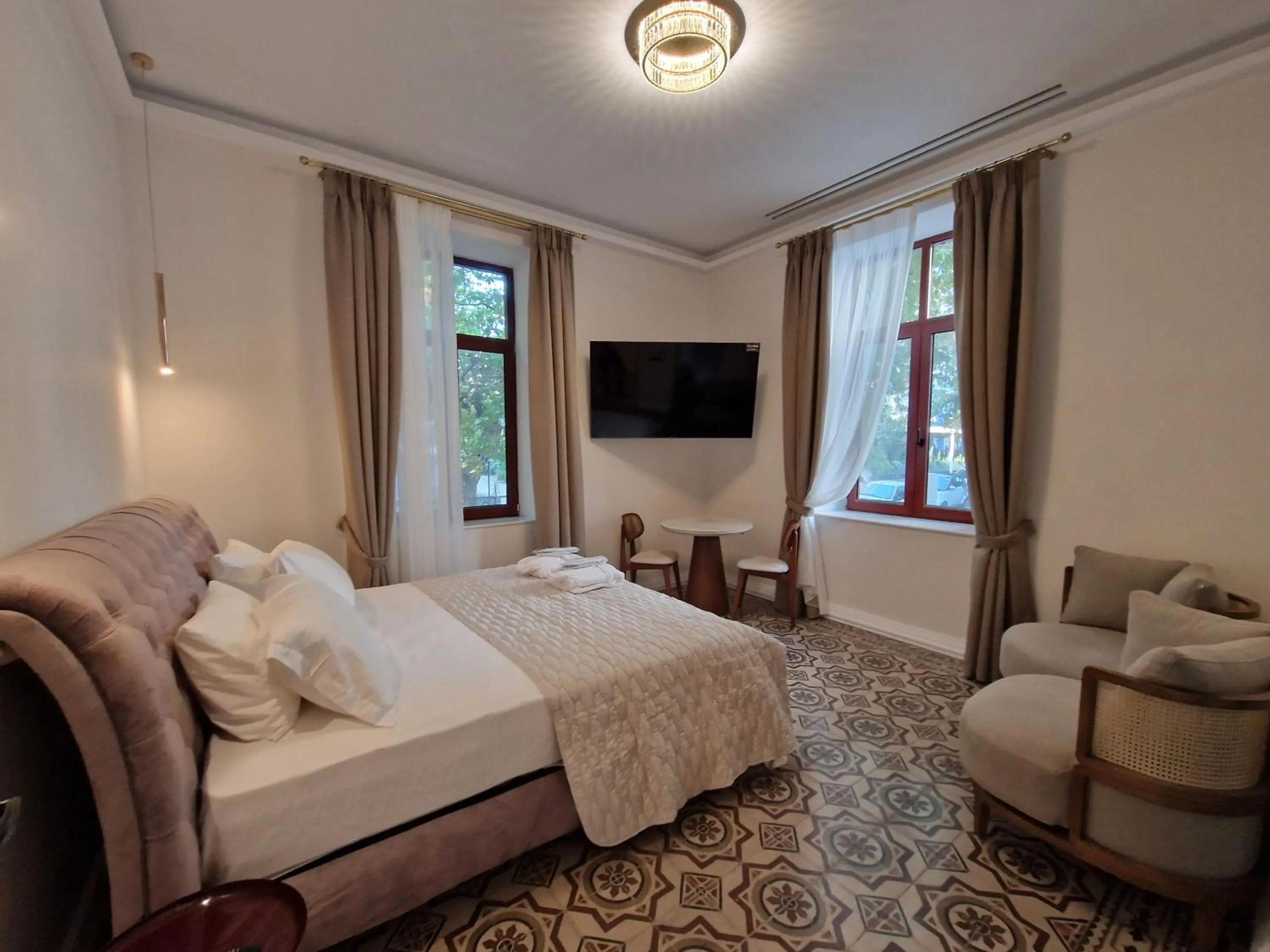 Bed in Jensen Luxury Suites