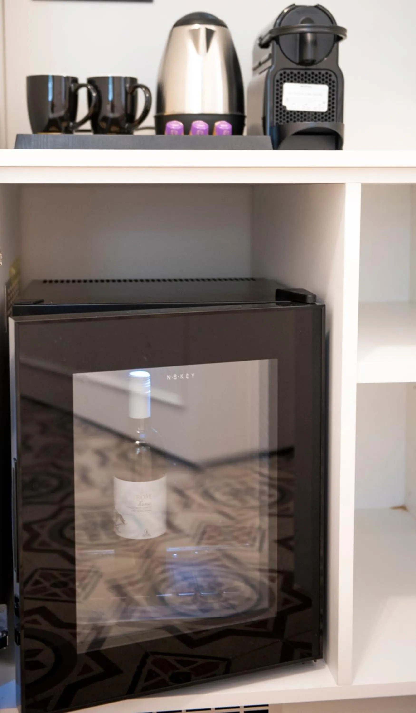 Coffee/tea facilities in Jensen Luxury Suites