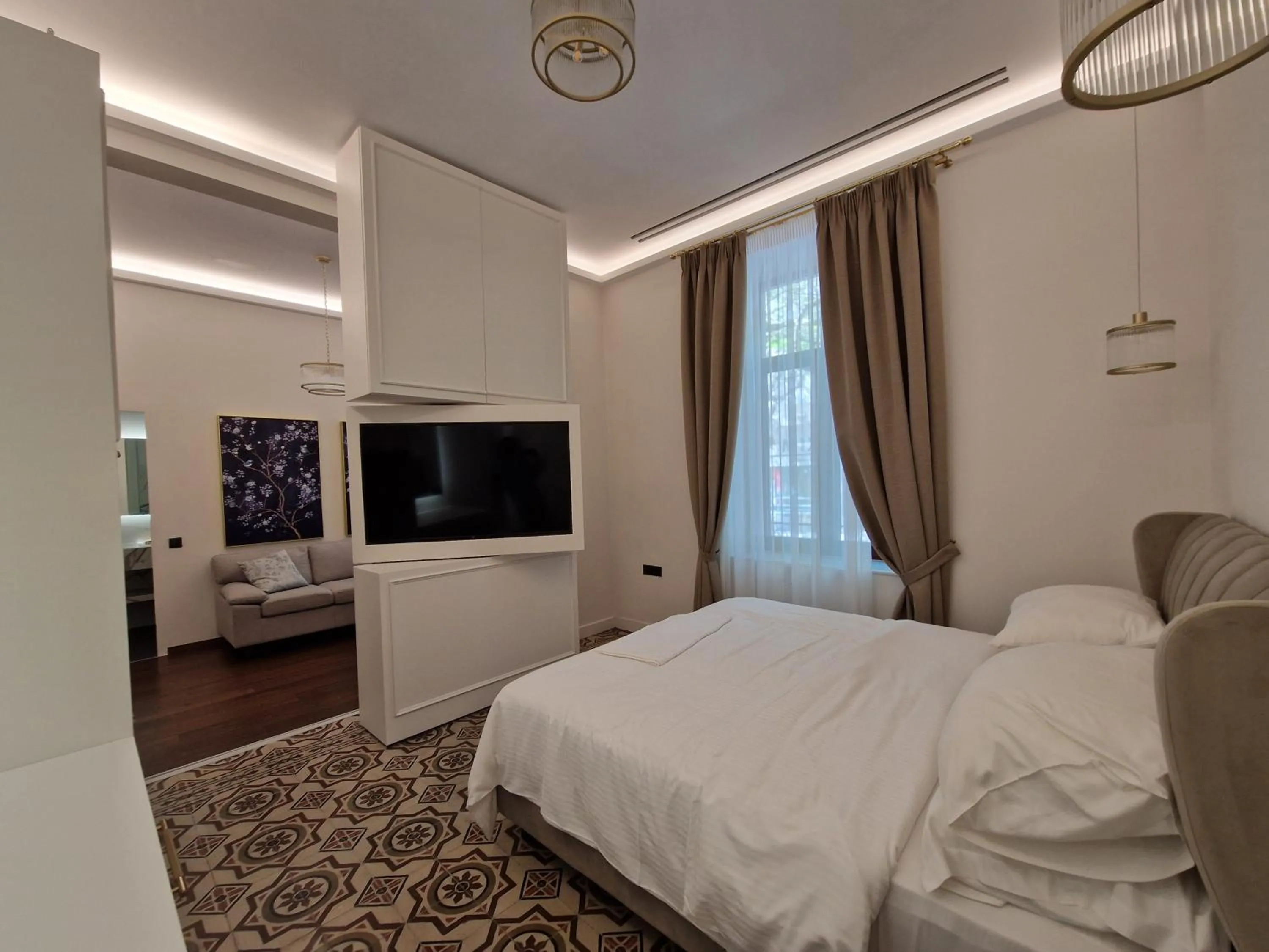 Bed in Jensen Luxury Suites