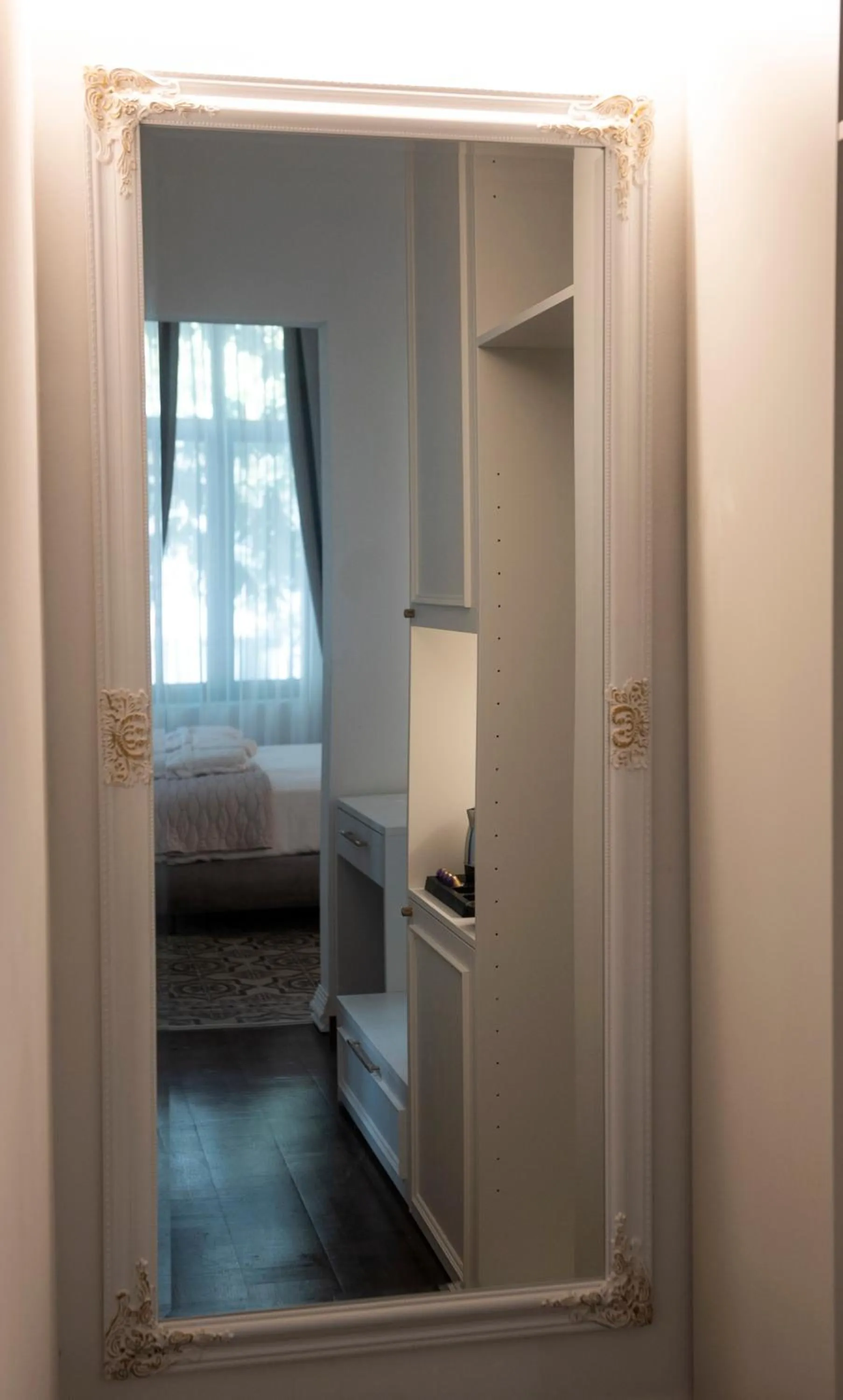 Decorative detail, Bed in Jensen Luxury Suites