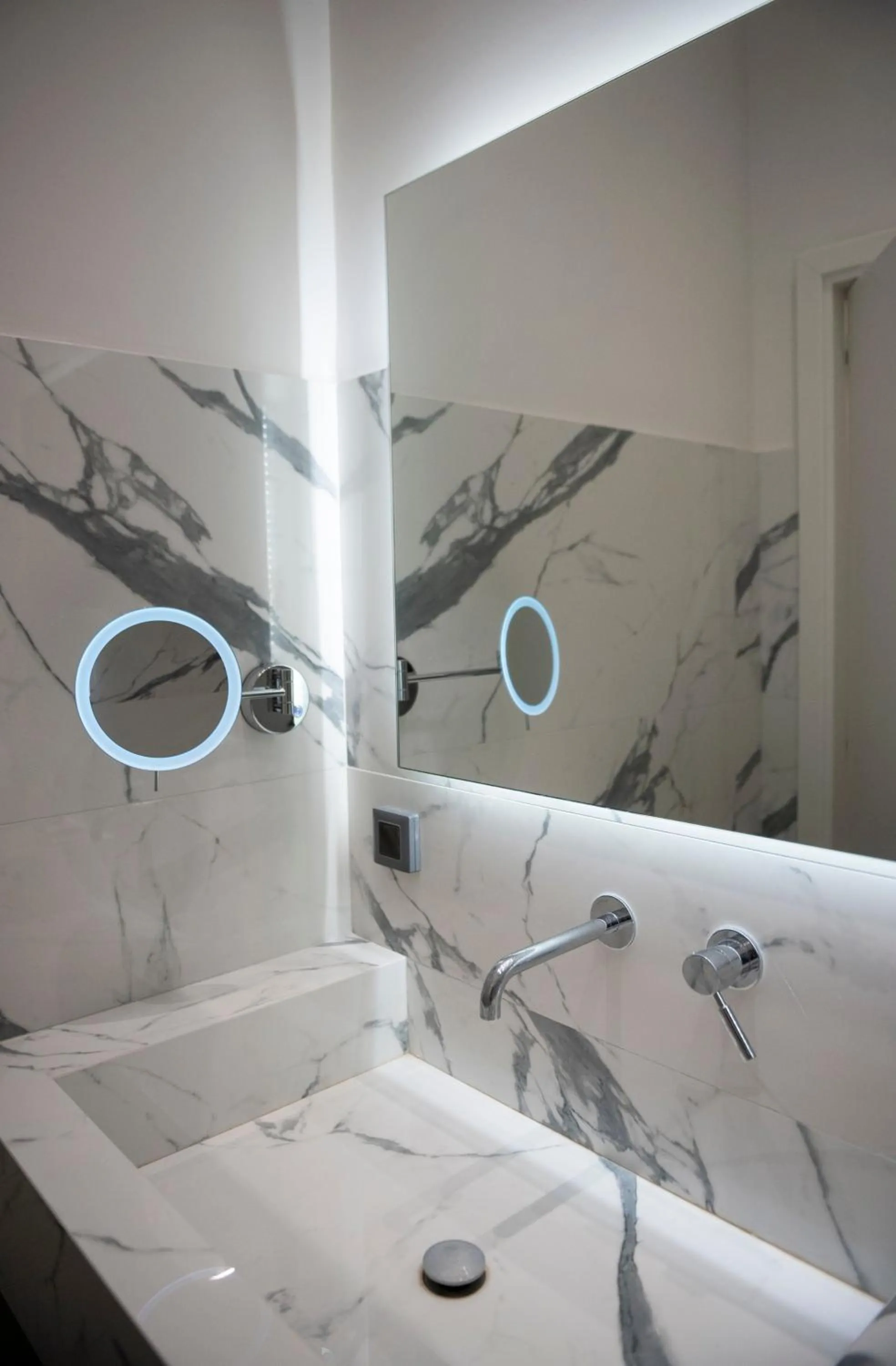 Bathroom in Jensen Luxury Suites