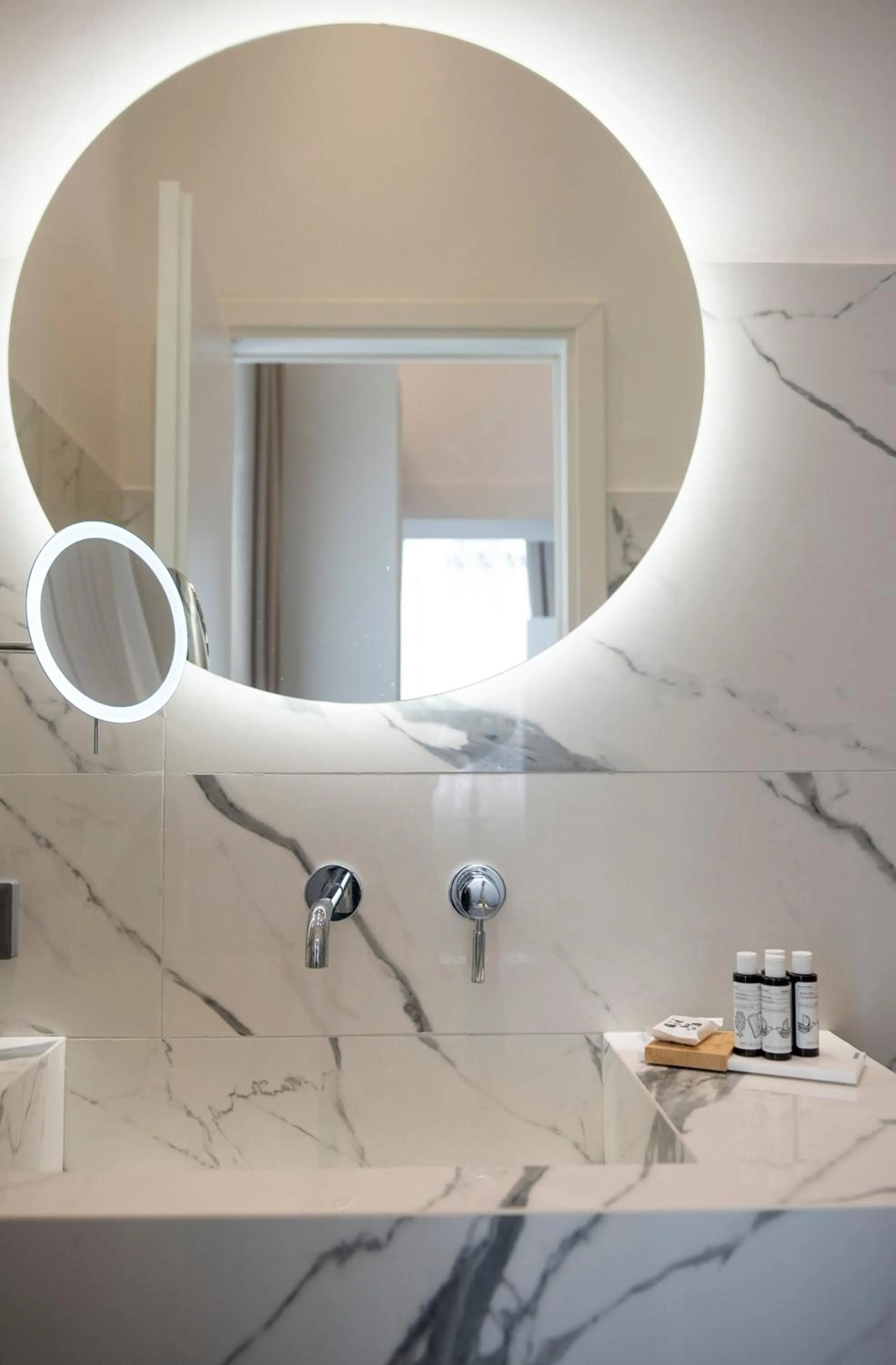 Bathroom in Jensen Luxury Suites