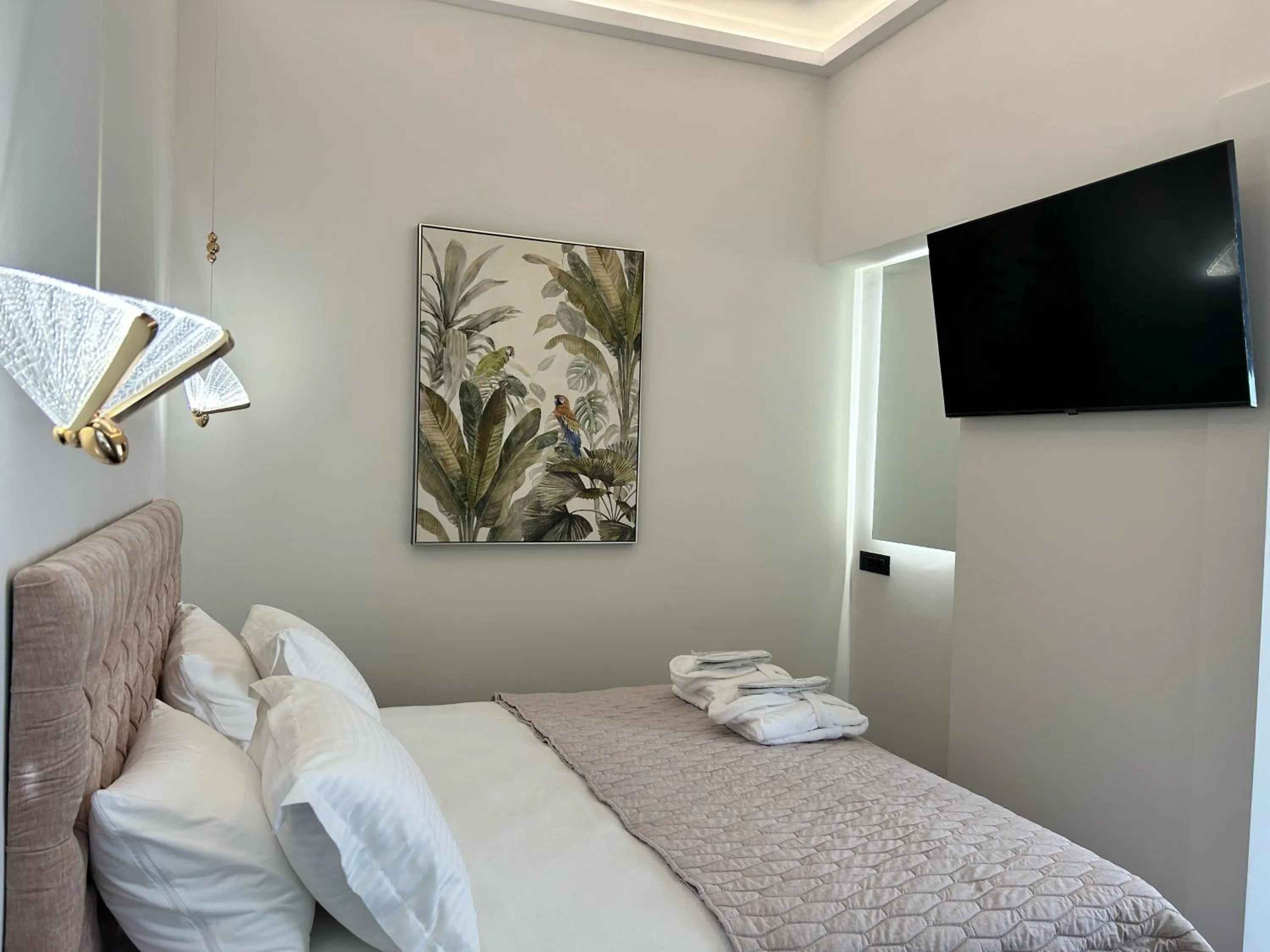 Bed in Jensen Luxury Suites