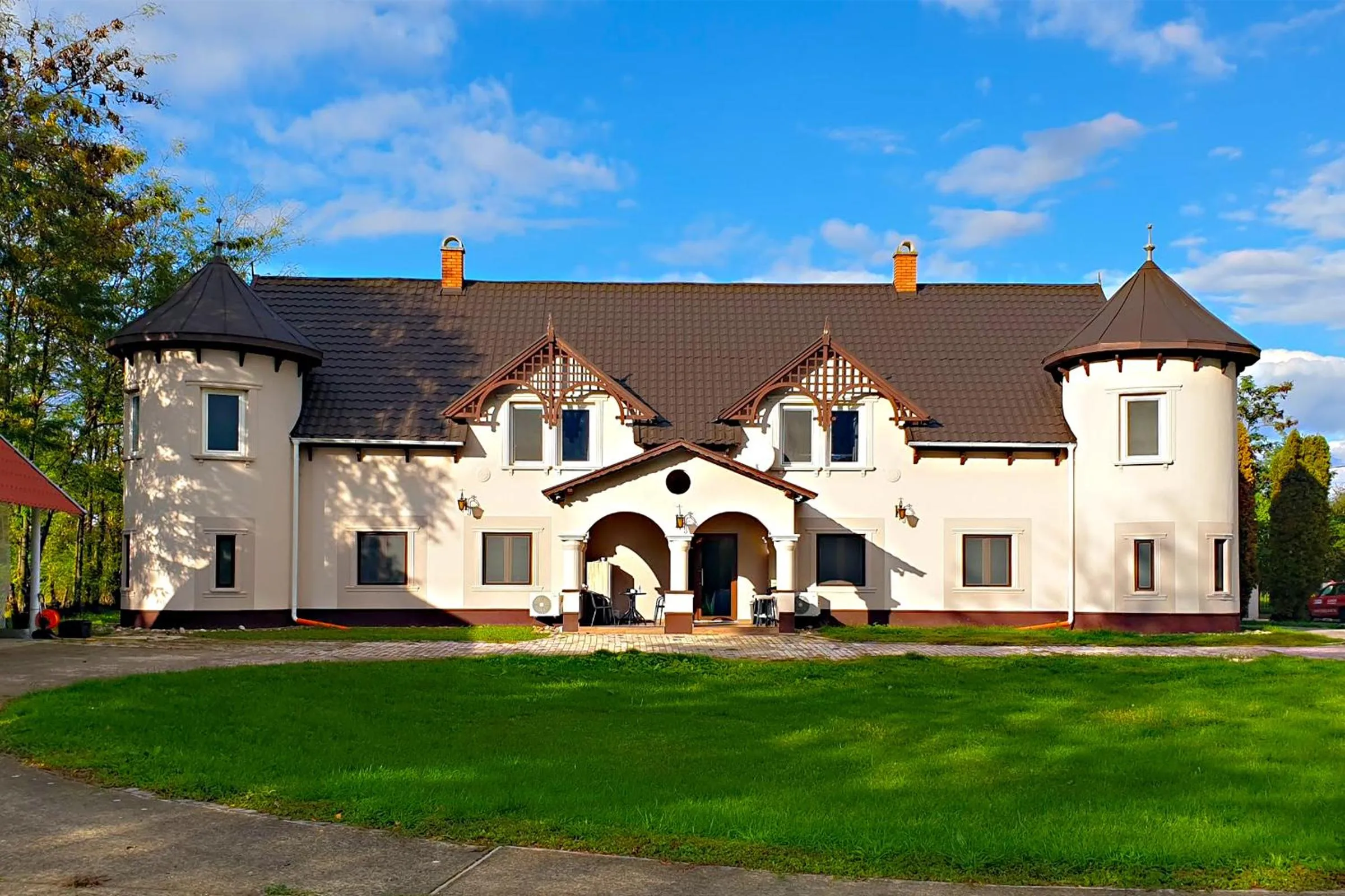 Property building in The Luxo Wine Museum Hotel