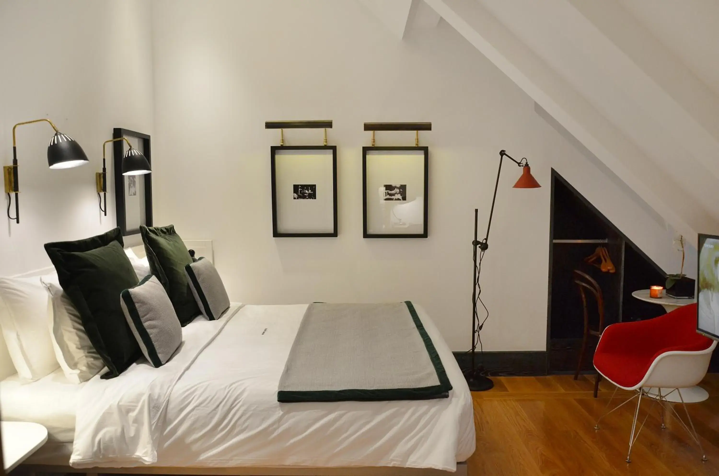 Double Mansard Room with City View in Browns Central Hotel Double Mansard Room with City View in Browns Central Hotel