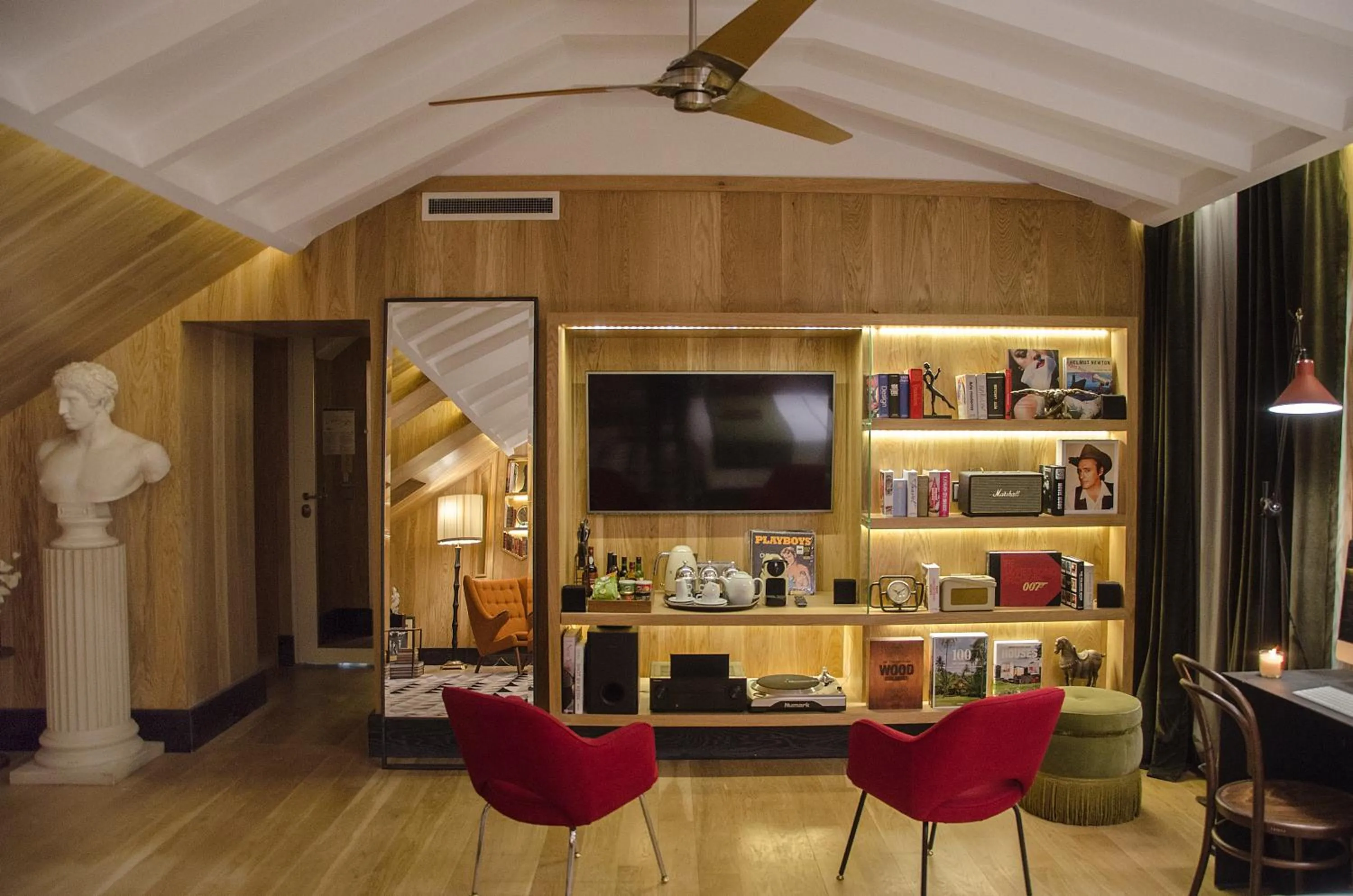 Coffee/tea facilities in Browns Central Hotel