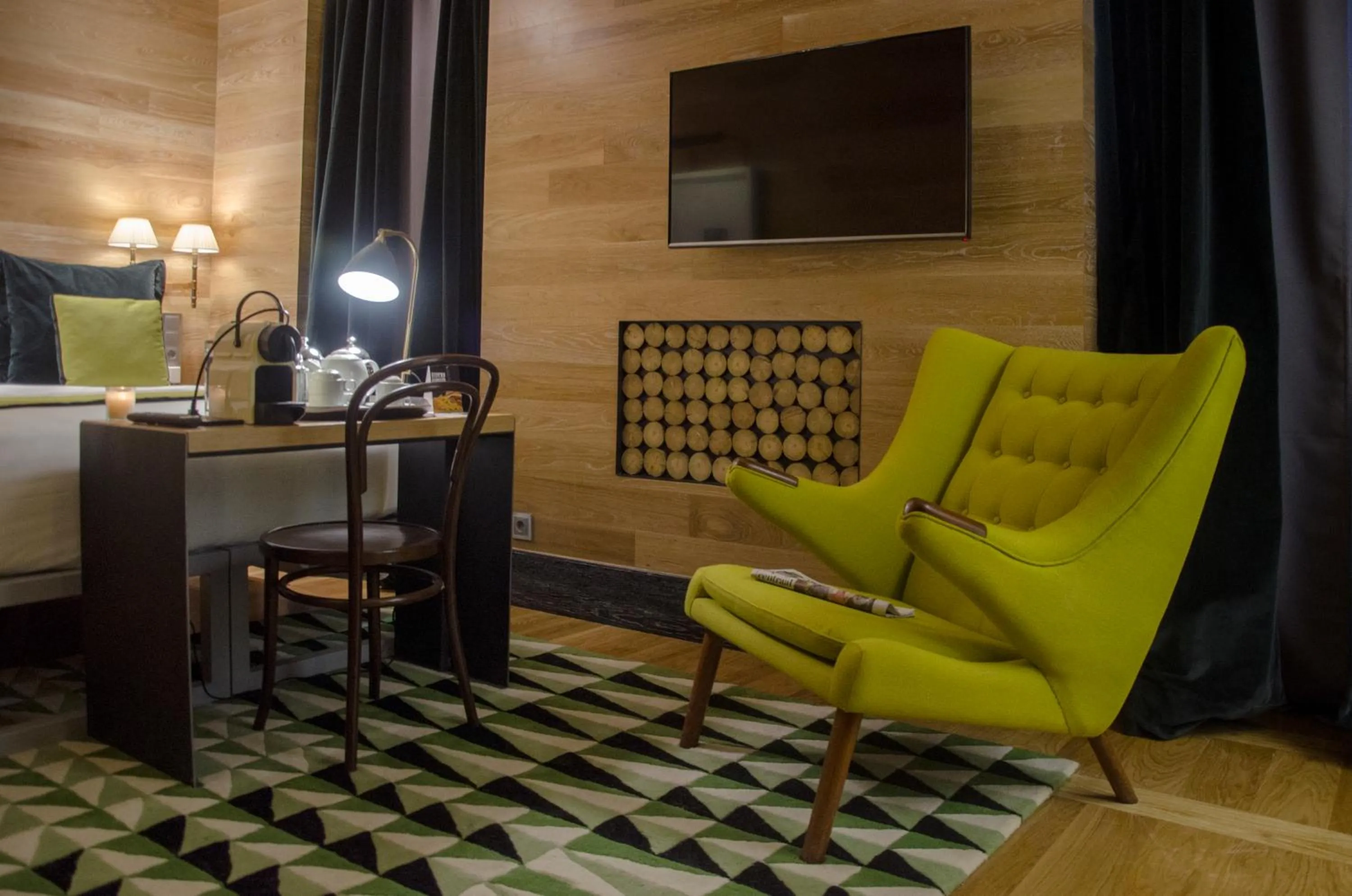 Photo of the whole room in Browns Central Hotel