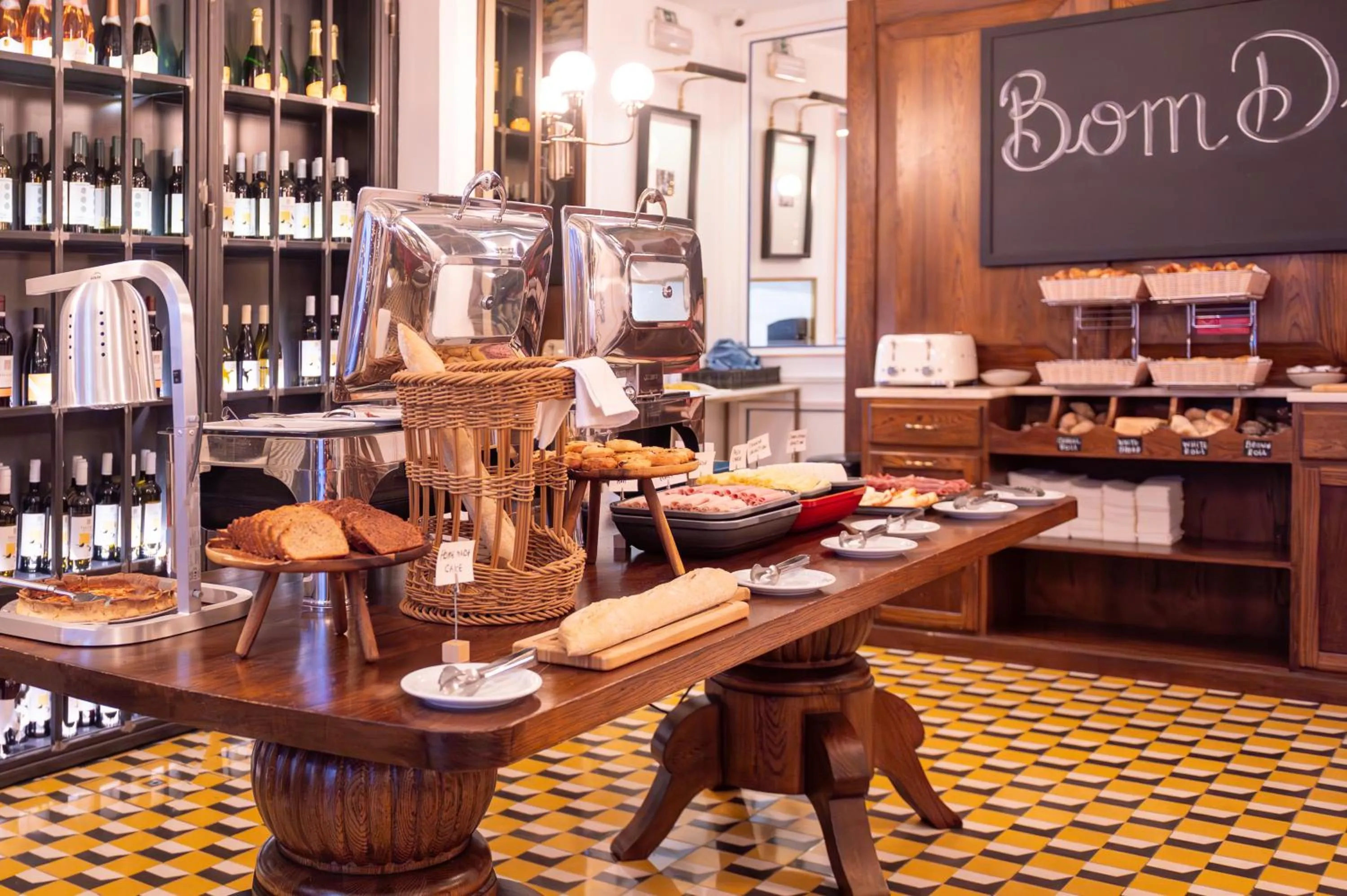 Breakfast in Browns Central Hotel