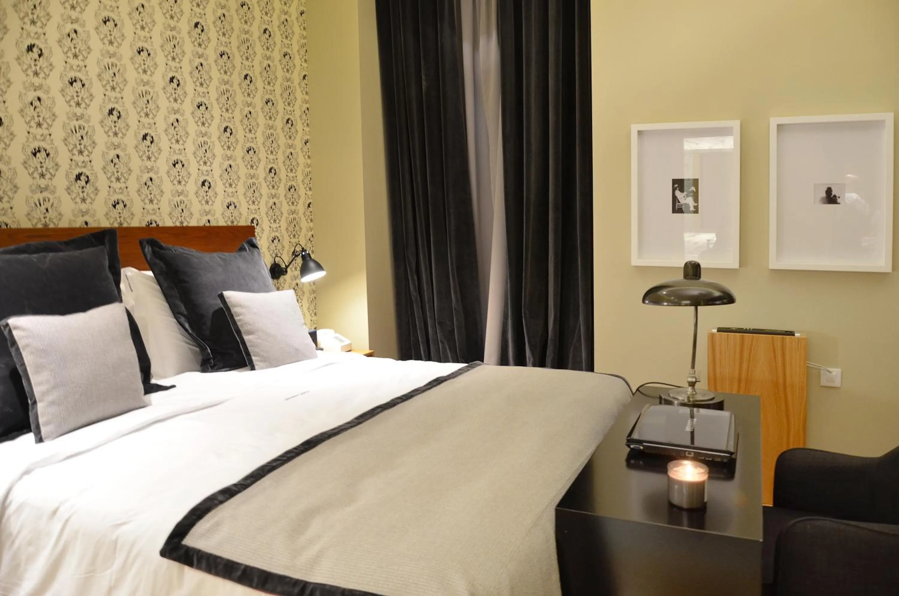 Bedroom, Bed in Browns Central Hotel