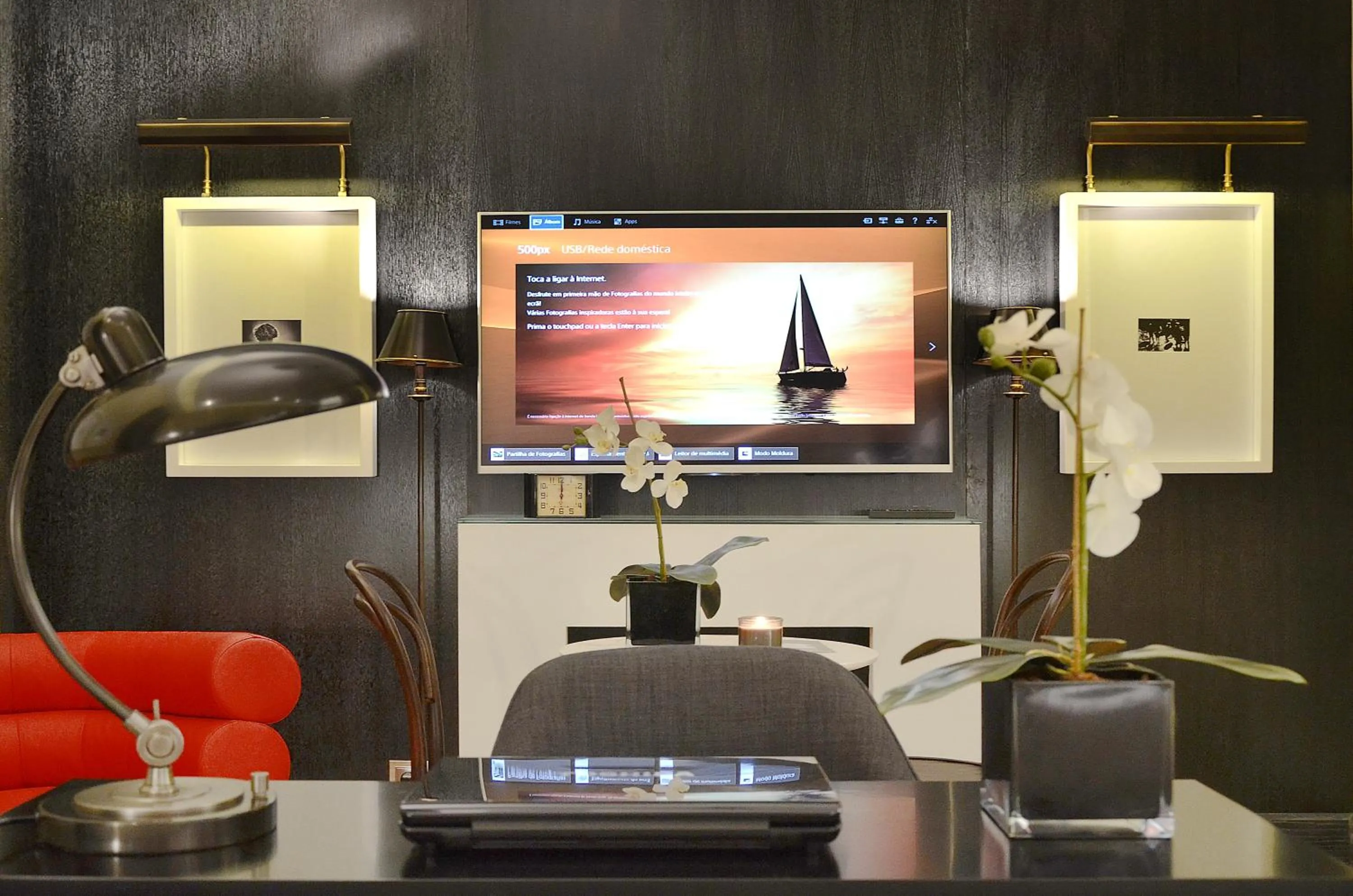 TV and multimedia in Browns Central Hotel