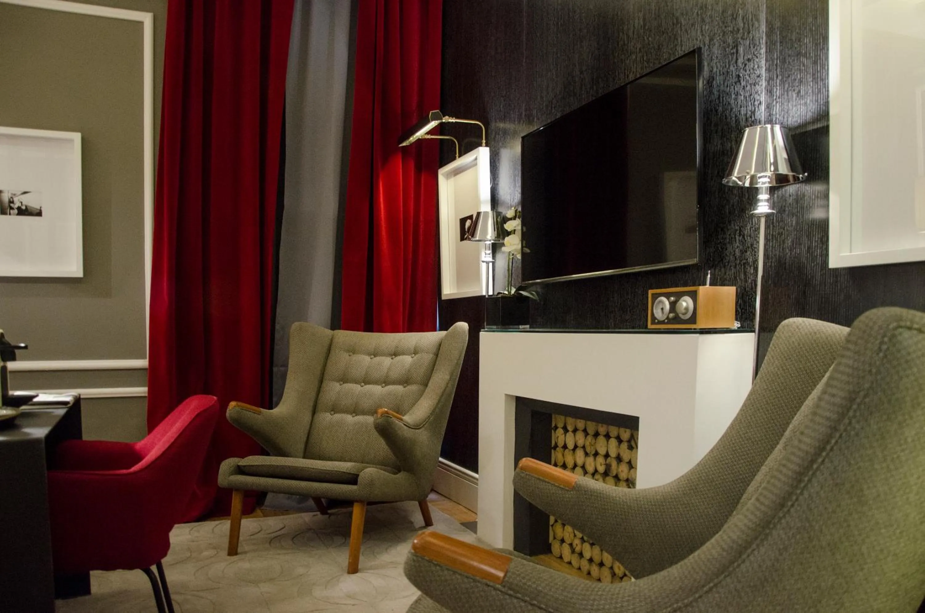 Decorative detail in Browns Central Hotel