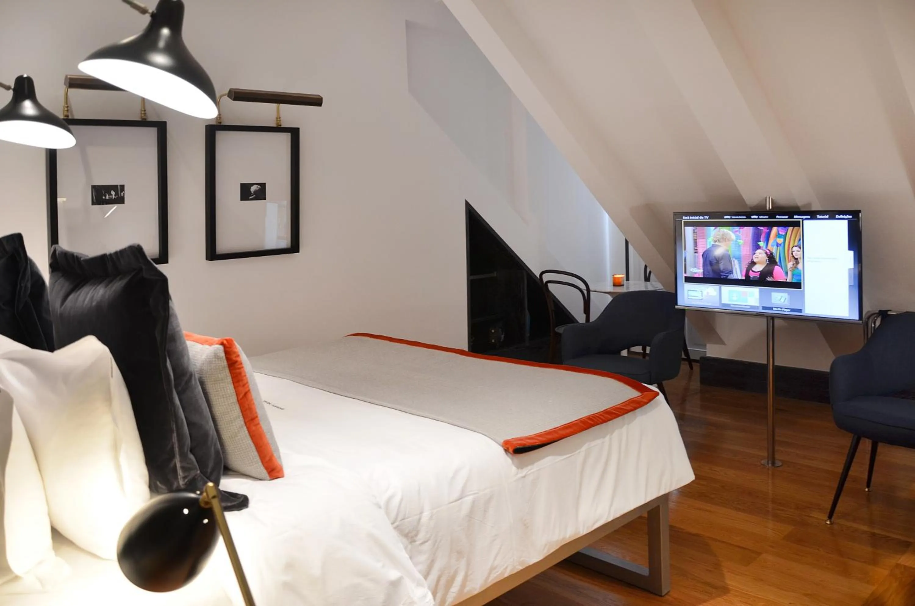 Bedroom, Bed in Browns Central Hotel