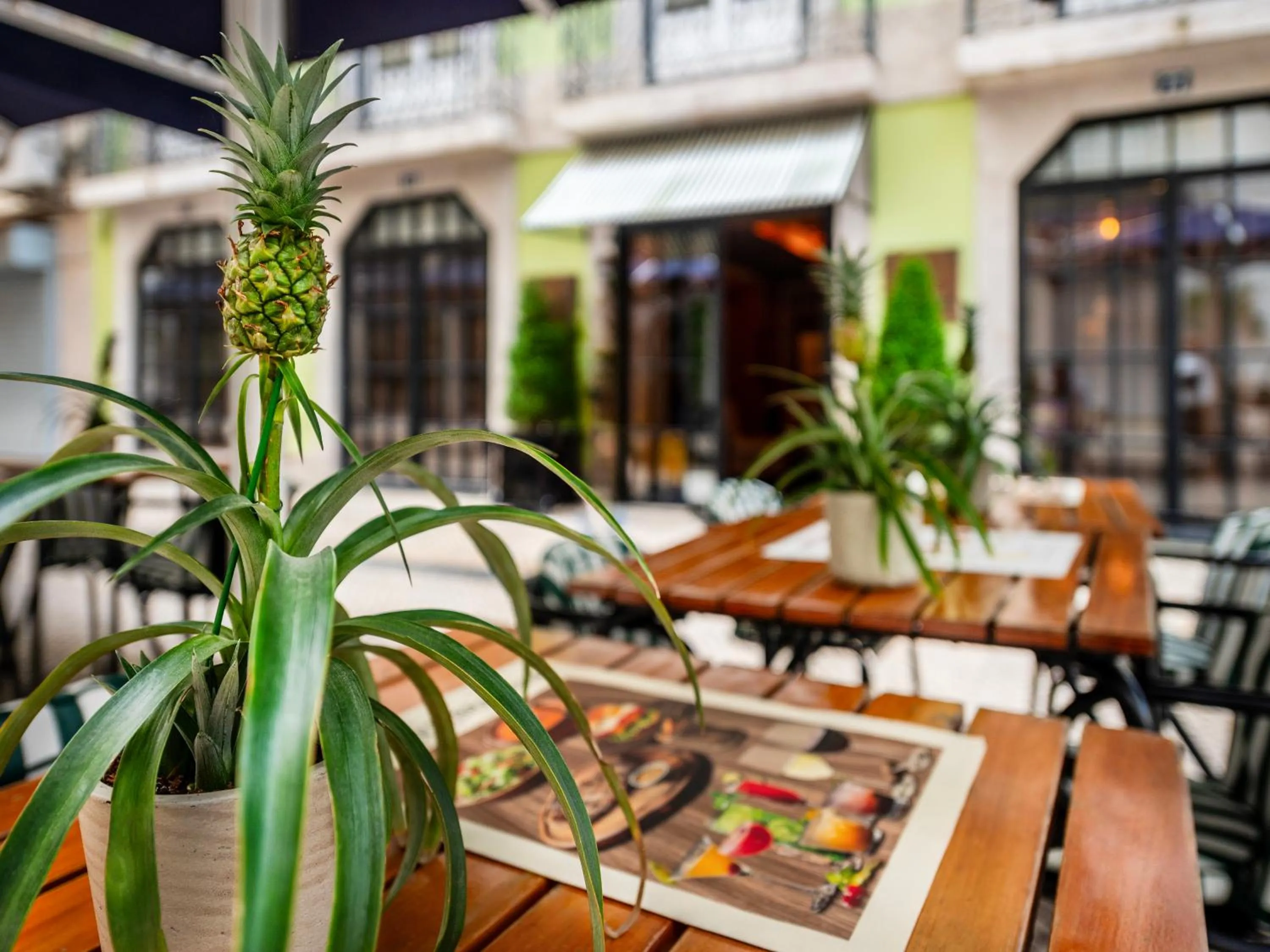 Restaurant/places to eat in Browns Central Hotel