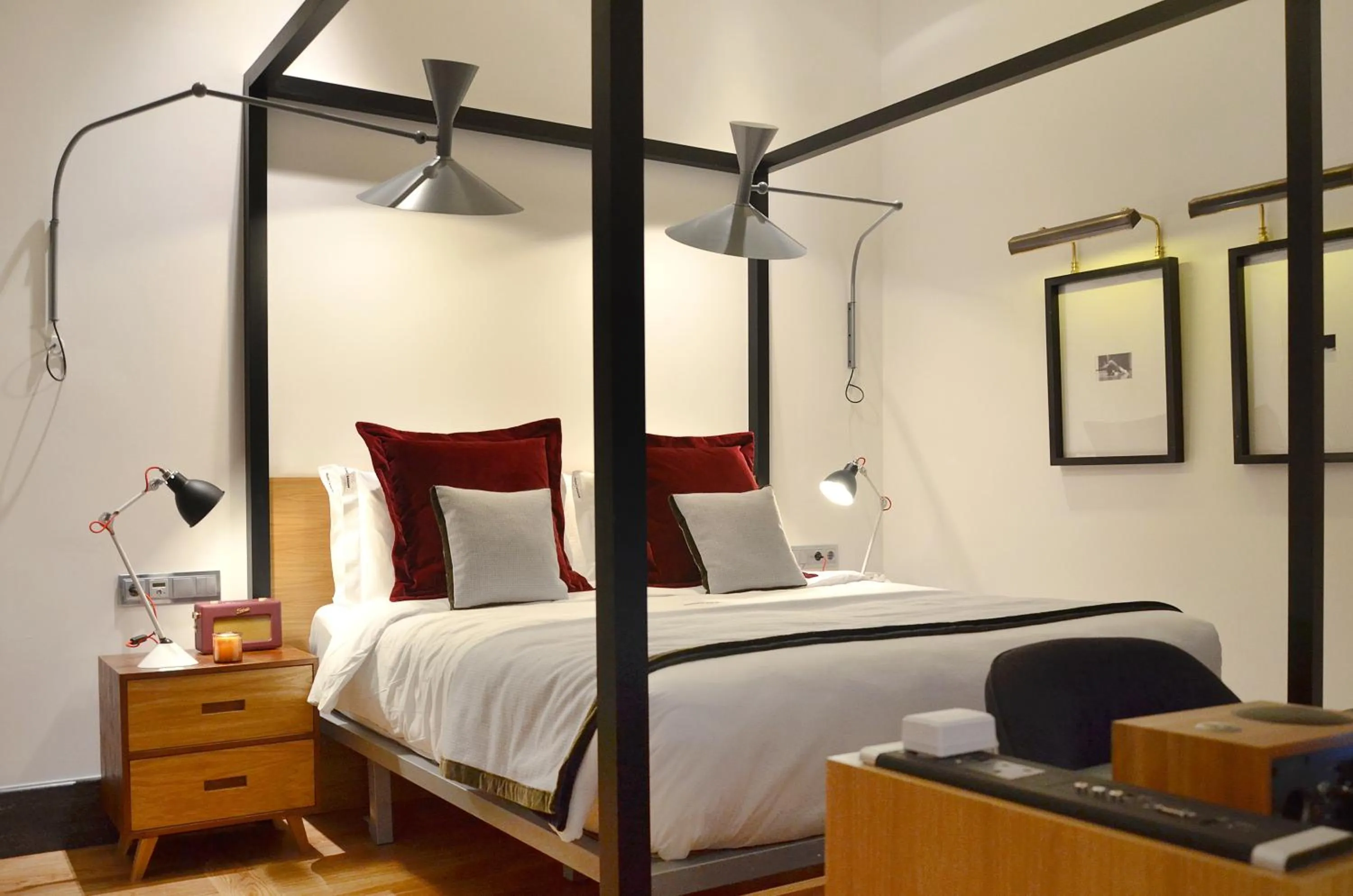 Bedroom, Bed in Browns Central Hotel