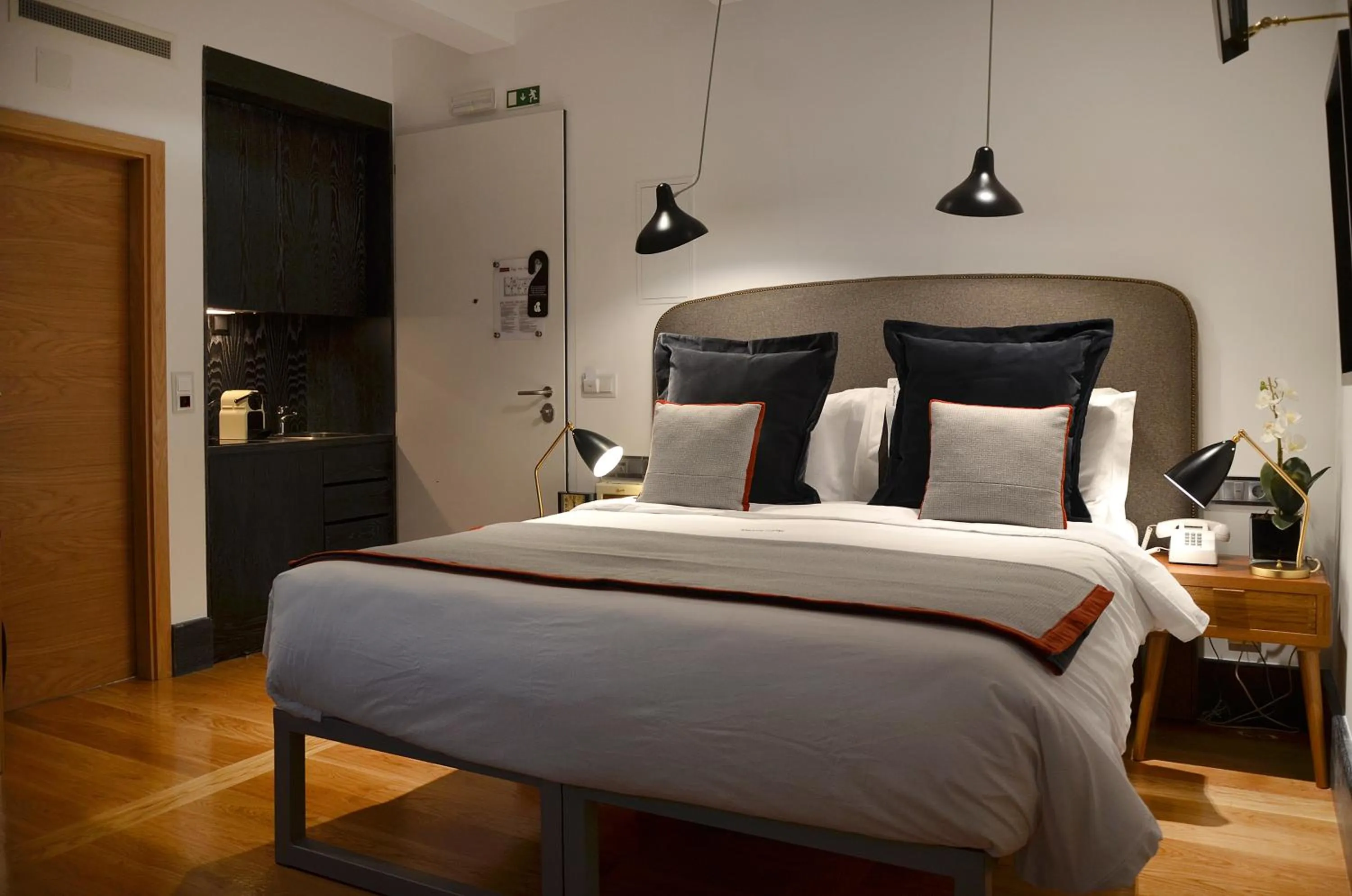 Bedroom, Bed in Browns Central Hotel