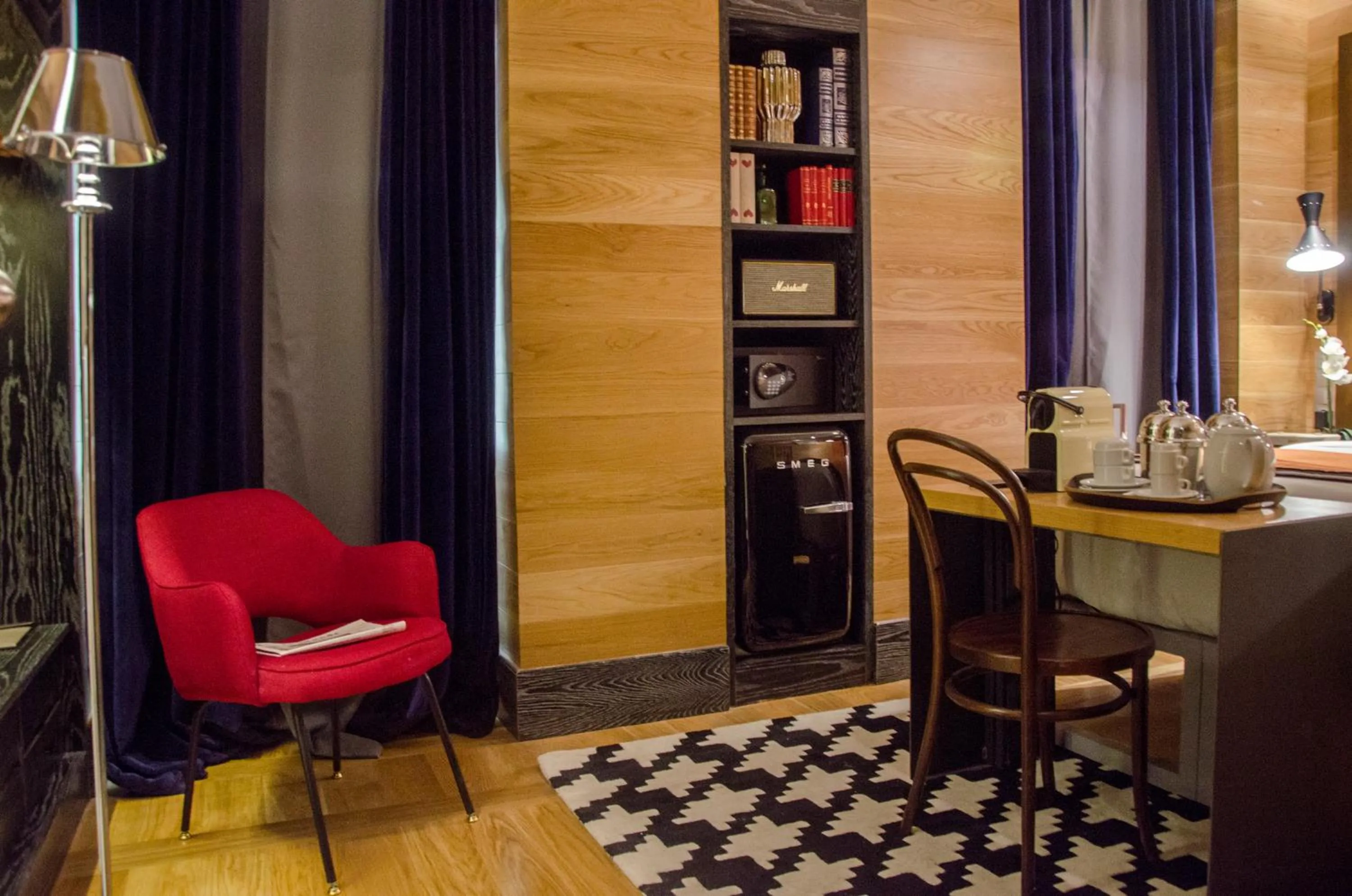 Coffee/tea facilities in Browns Central Hotel