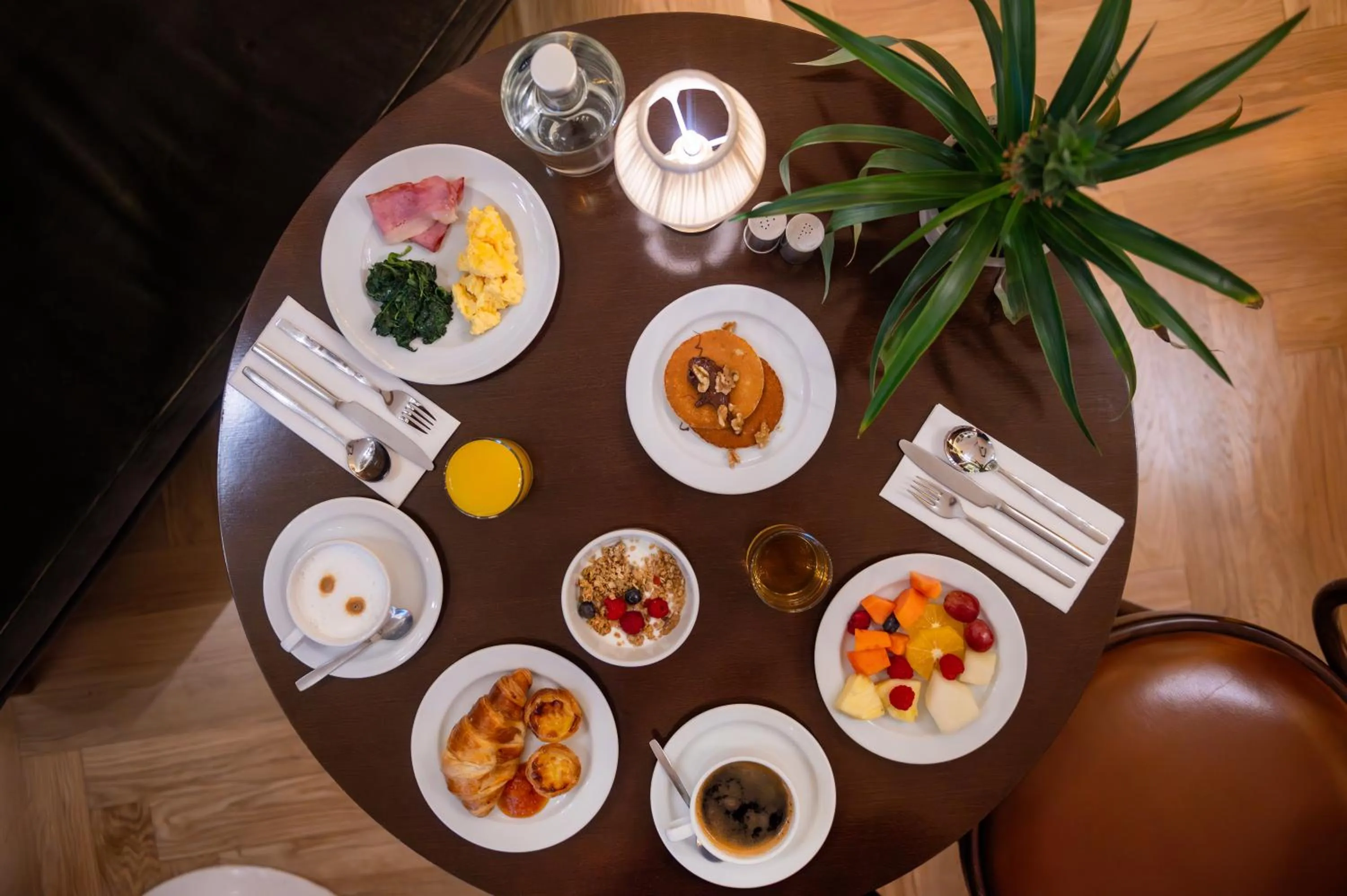 Breakfast in Browns Central Hotel