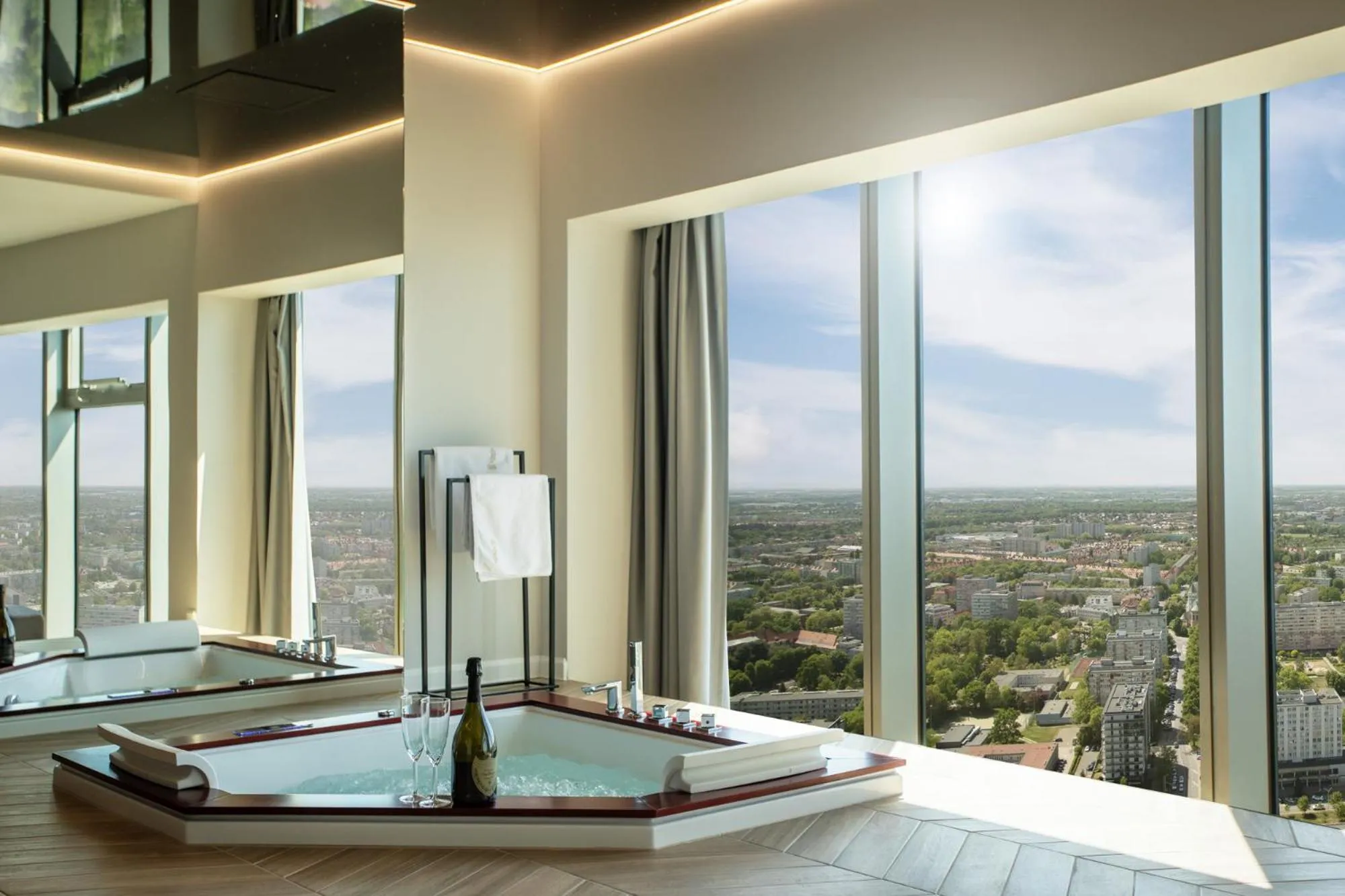 Bird's eye view in In The Sky - Apartamenty w Sky Tower