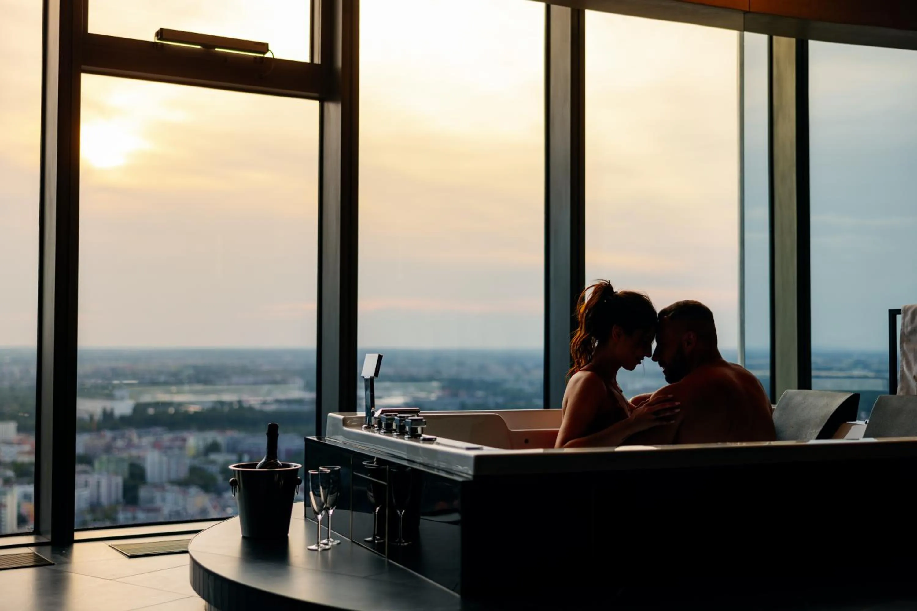 Hot Tub in In The Sky - Apartamenty w Sky Tower