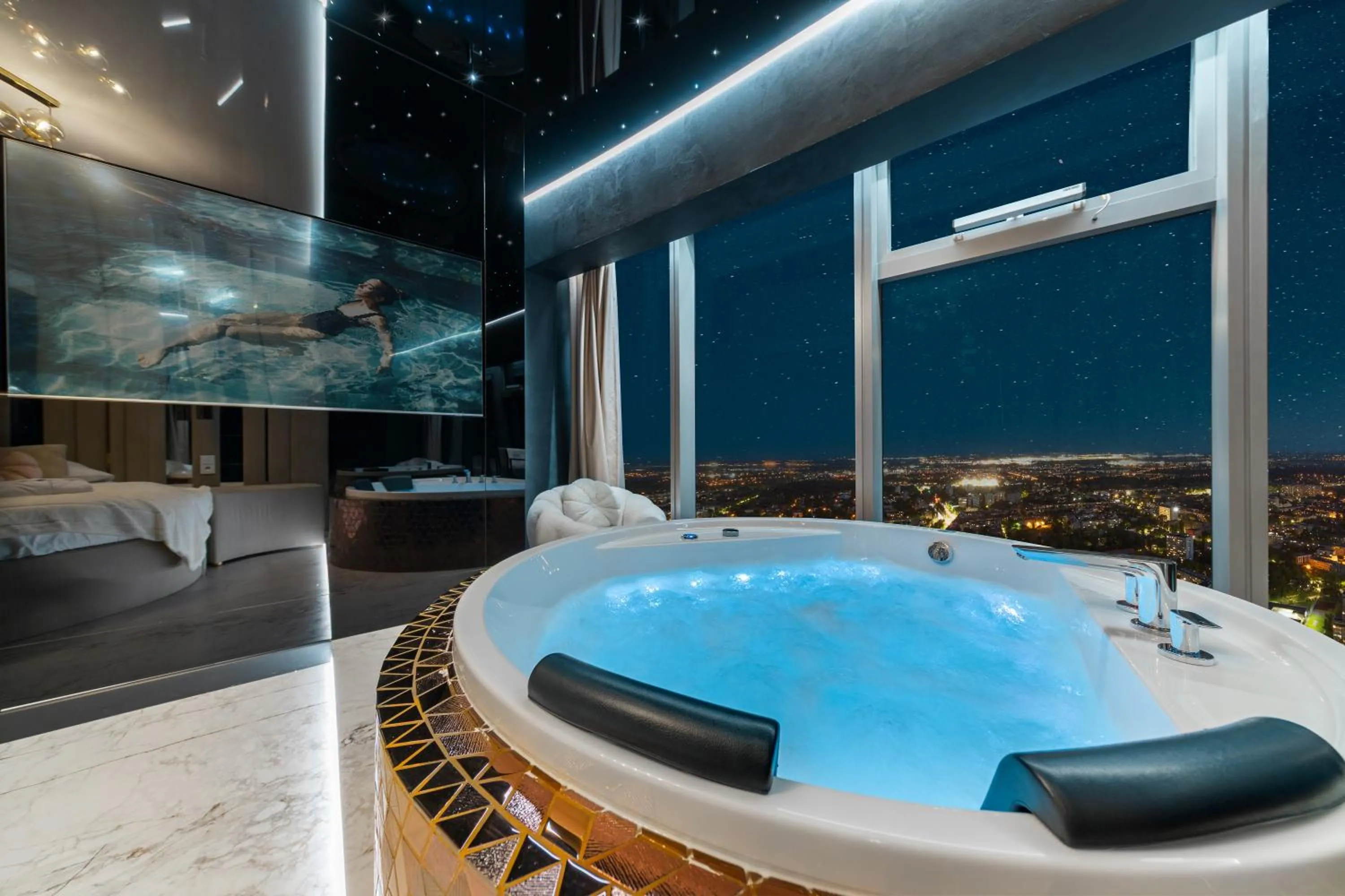 Hot Tub in In The Sky - Apartamenty w Sky Tower