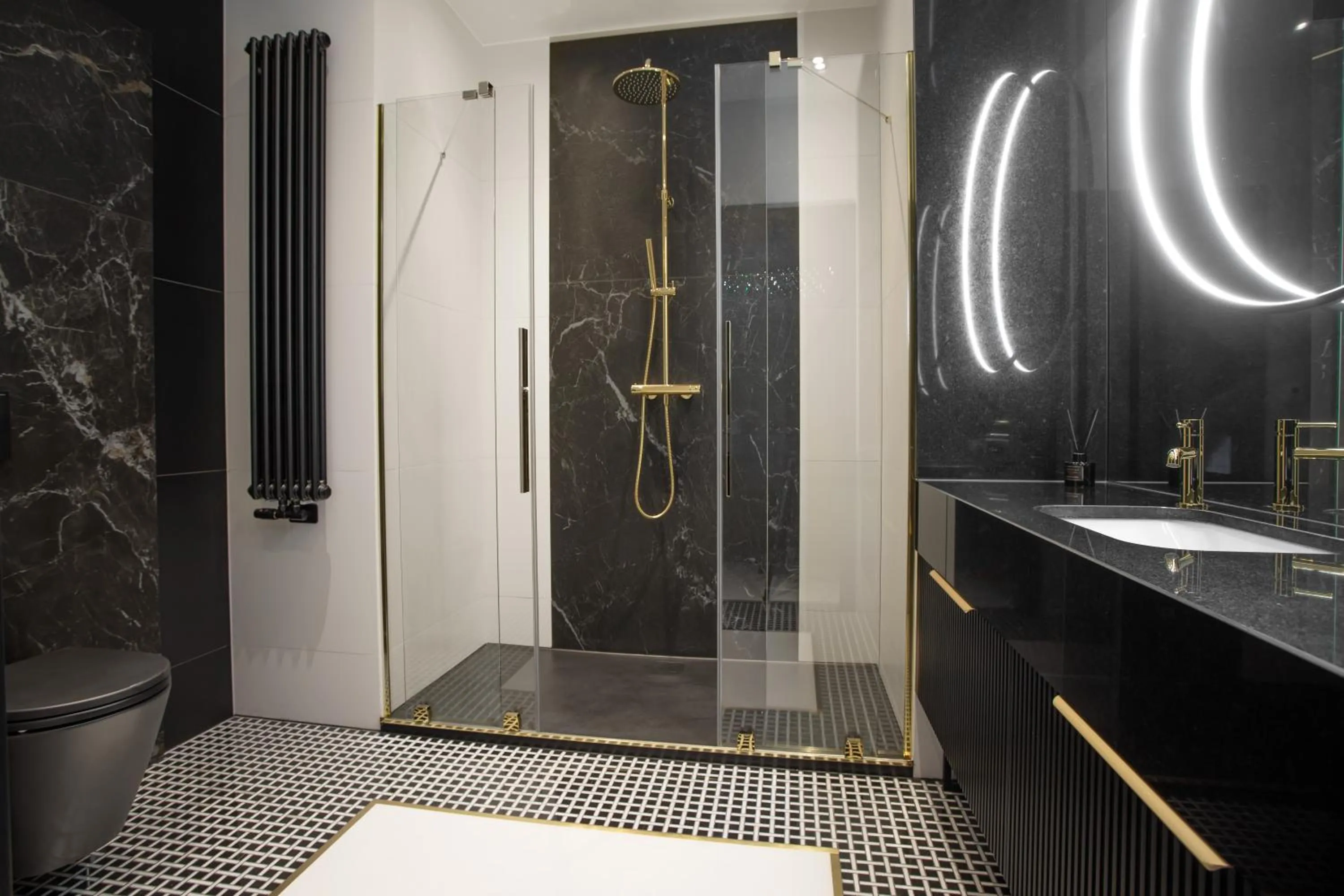 Shower in In The Sky - Apartamenty w Sky Tower
