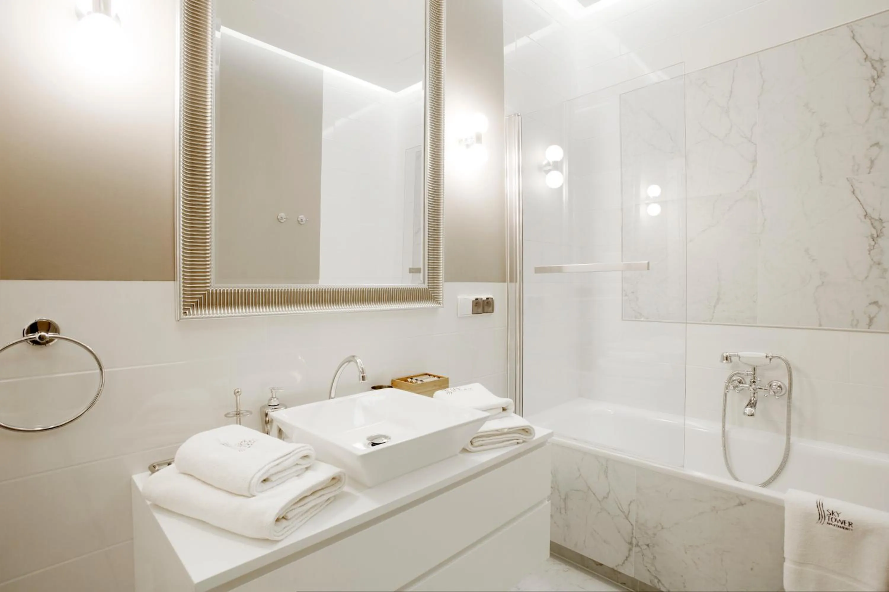 Shower in In The Sky - Apartamenty w Sky Tower