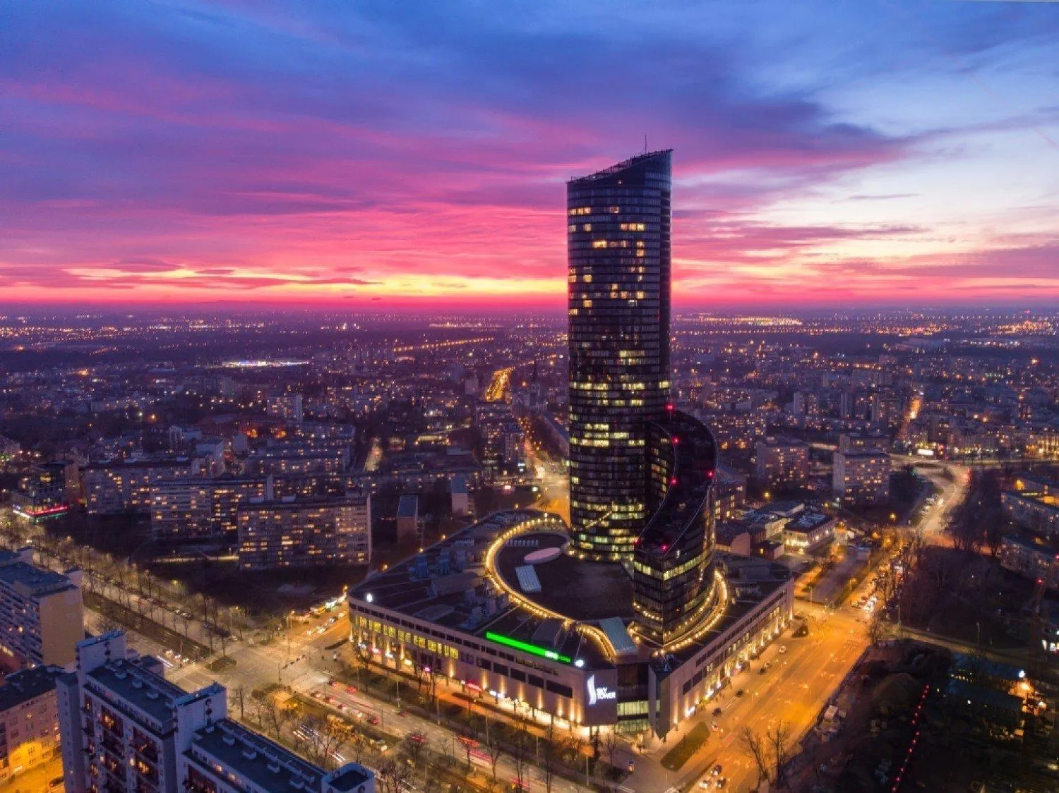 Property building in In The Sky - Apartamenty w Sky Tower