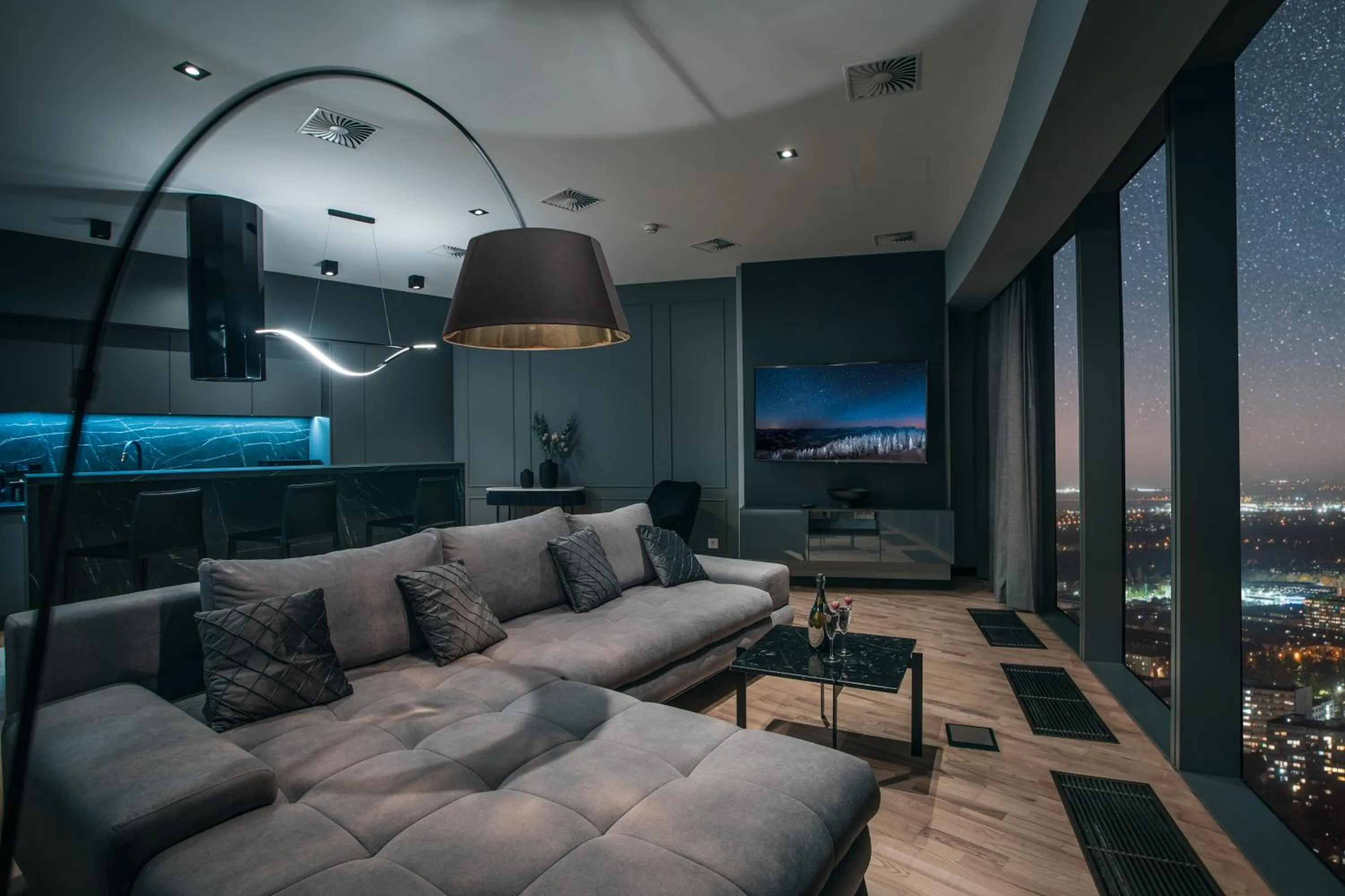 Night in In The Sky - Apartamenty w Sky Tower