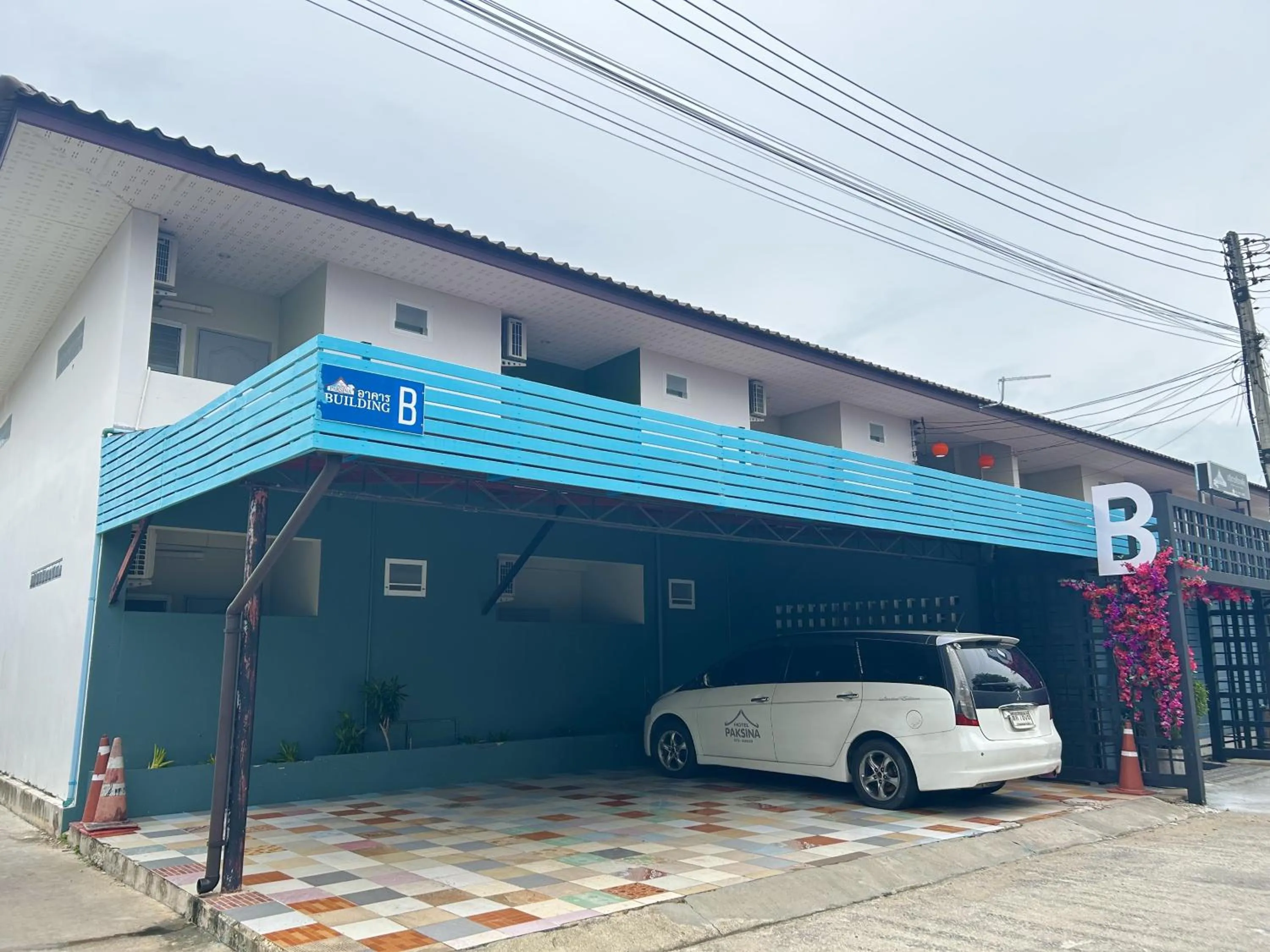 Parking in Paksina Hotel