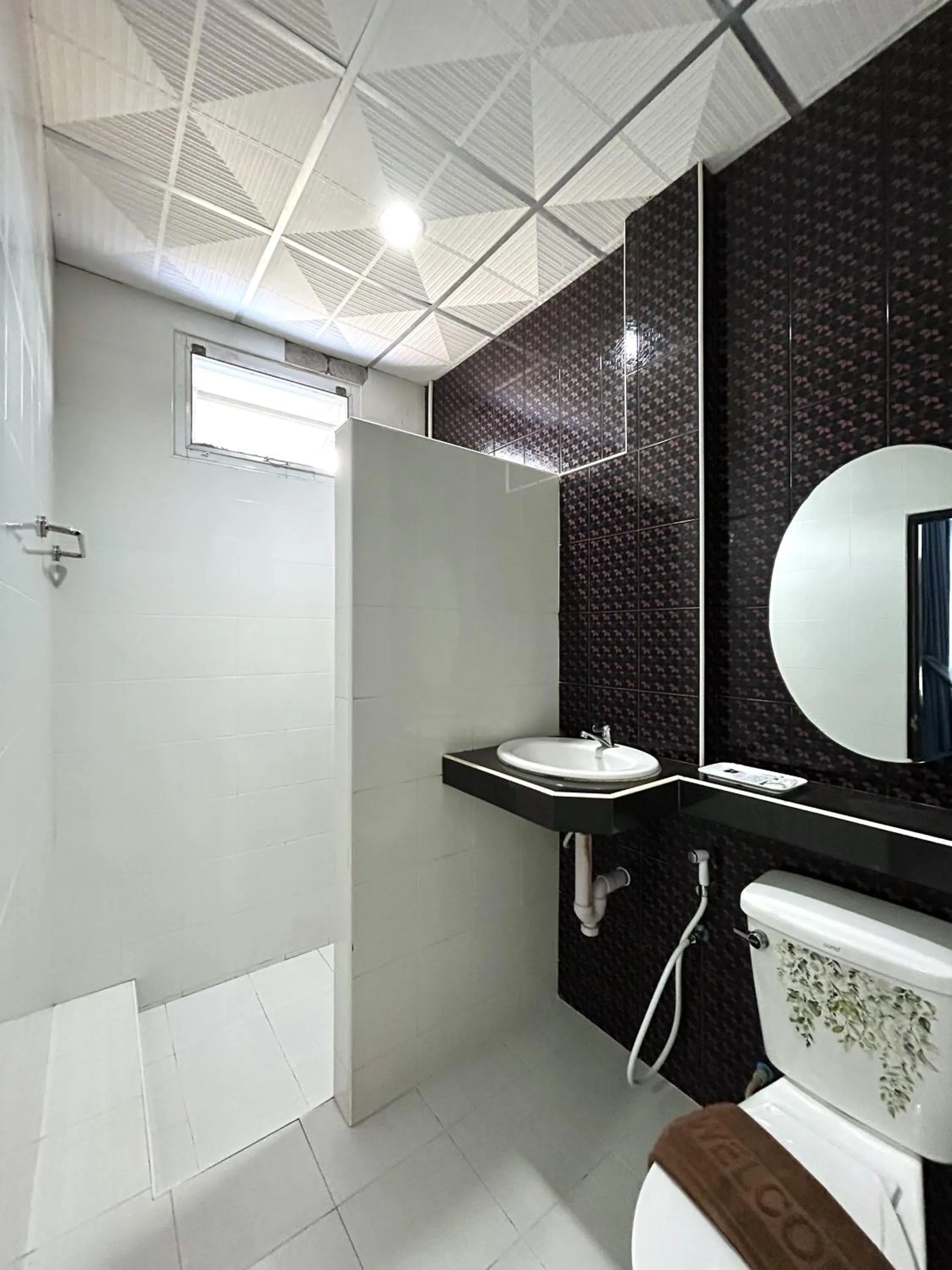 Bathroom in Paksina Hotel