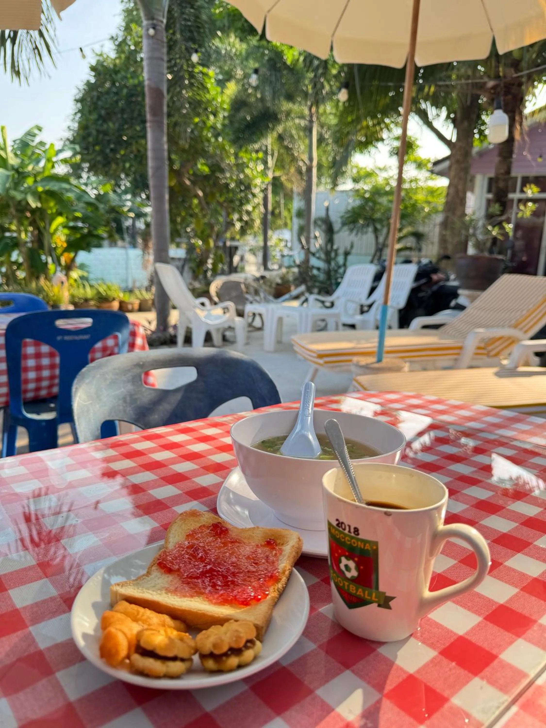 Food in Rang Noknoy Resort at Kohlarn